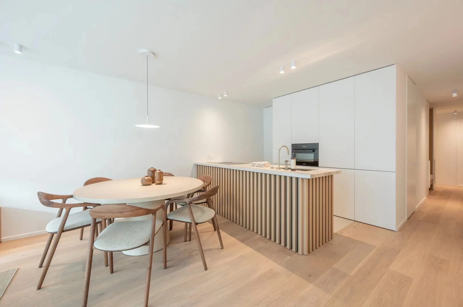 Gerenoveerd 3-slaapkamerappartement, ideaal gelegen aan de Kustlaan.