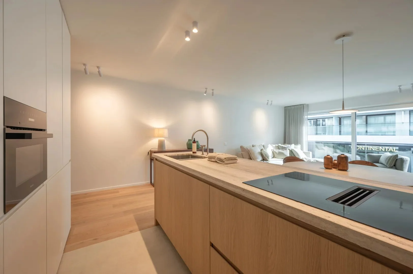 Gerenoveerd 3-slaapkamerappartement, ideaal gelegen aan de Kustlaan.