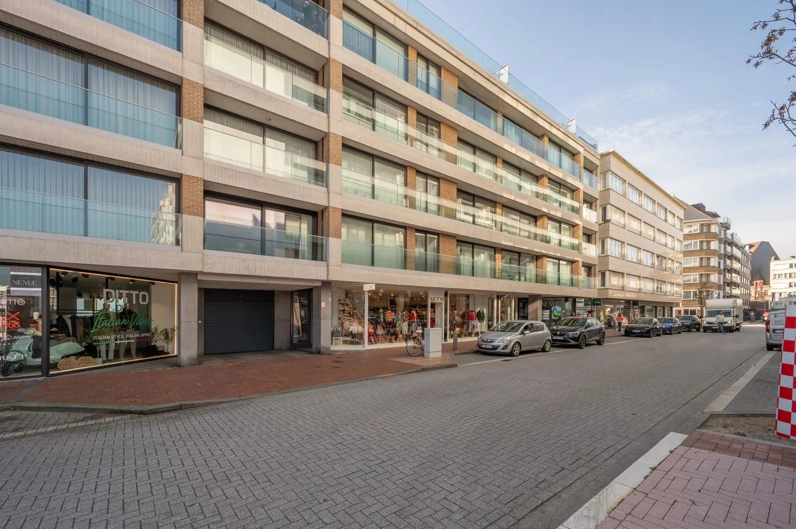 Gerenoveerd 3-slaapkamerappartement, ideaal gelegen aan de Kustlaan.