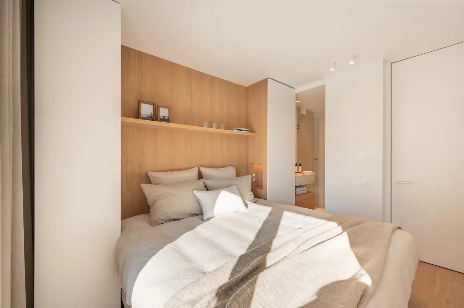 Gerenoveerd 3-slaapkamerappartement, ideaal gelegen aan de Kustlaan.