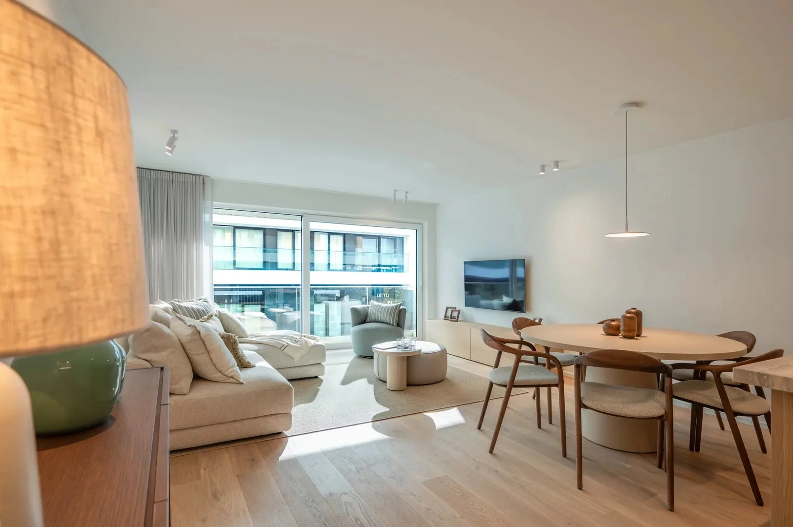 Gerenoveerd 3-slaapkamerappartement, ideaal gelegen aan de Kustlaan.