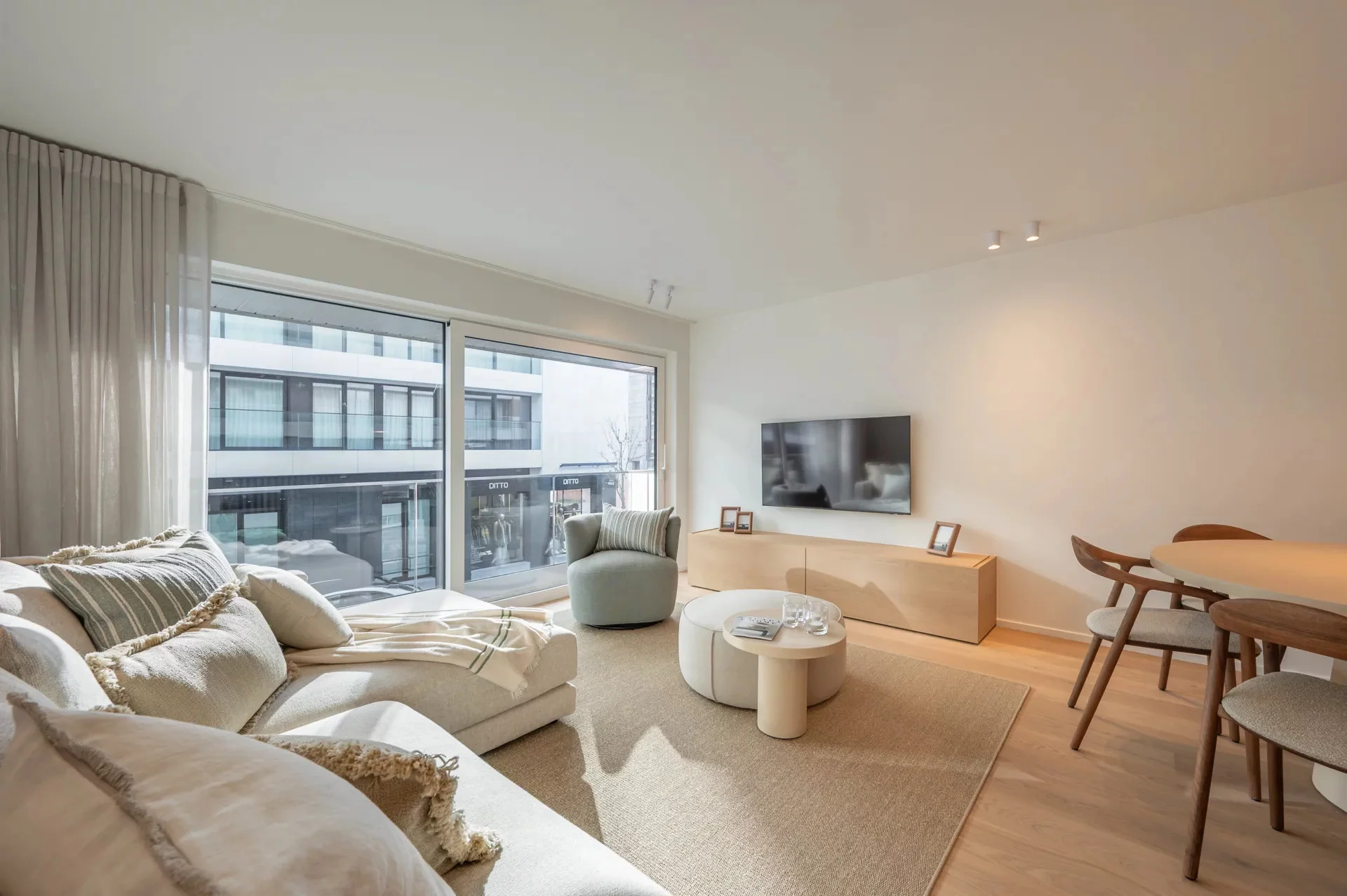 Gerenoveerd 3-slaapkamerappartement, ideaal gelegen aan de Kustlaan.