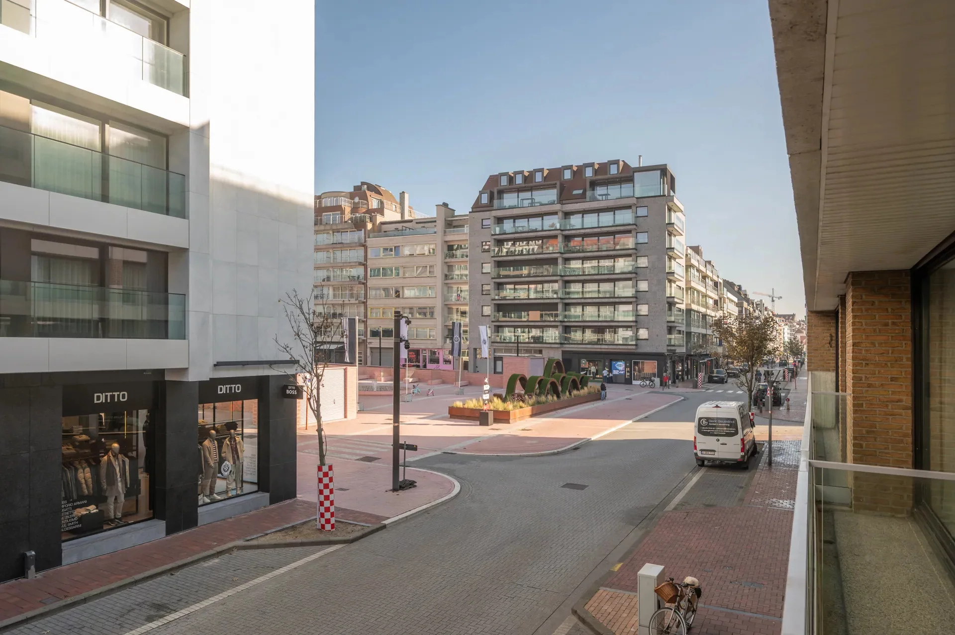 Gerenoveerd 3-slaapkamerappartement, ideaal gelegen aan de Kustlaan.