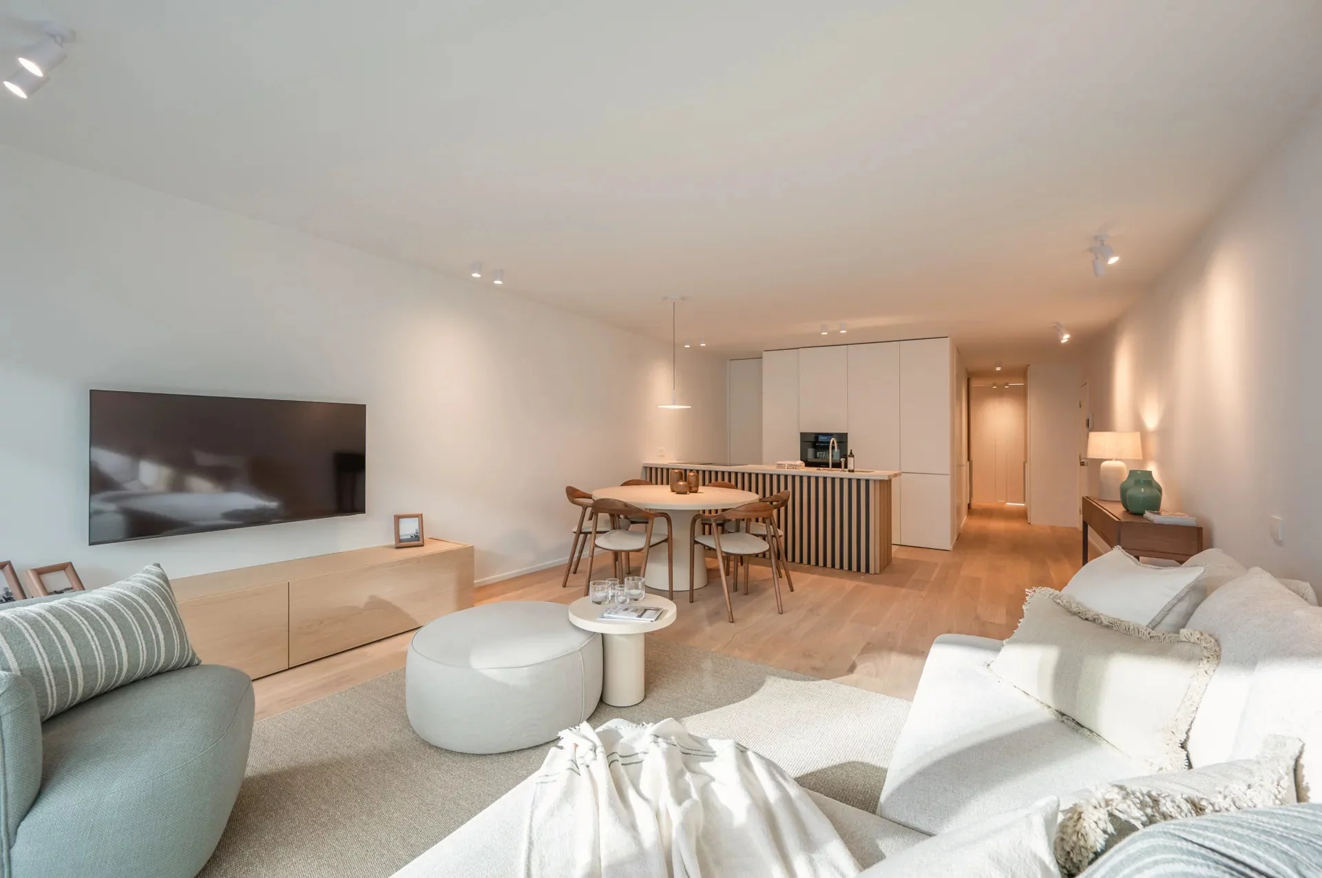 Gerenoveerd 3-slaapkamerappartement, ideaal gelegen aan de Kustlaan.