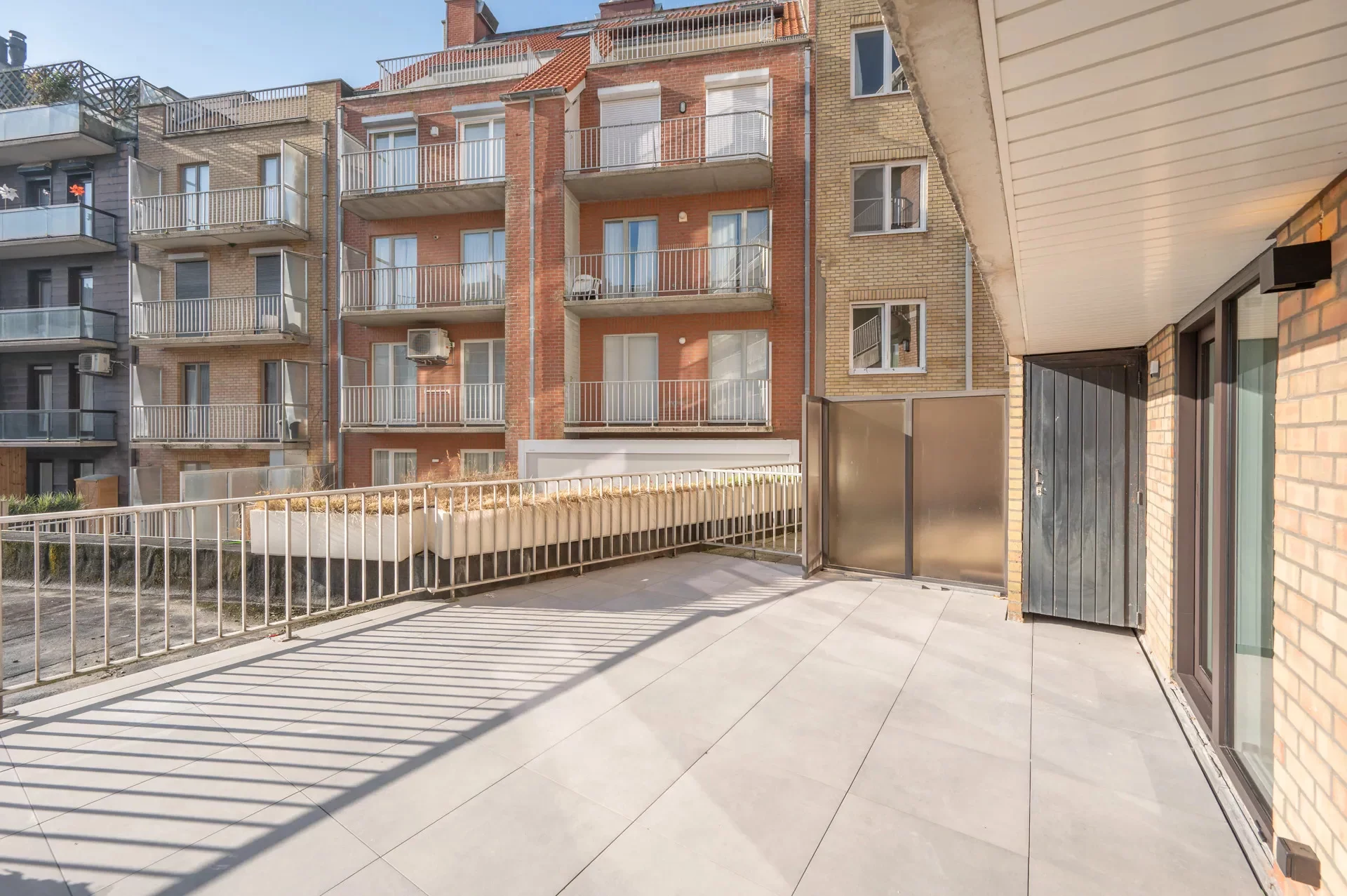 Gerenoveerd 3-slaapkamerappartement, ideaal gelegen aan de Kustlaan.