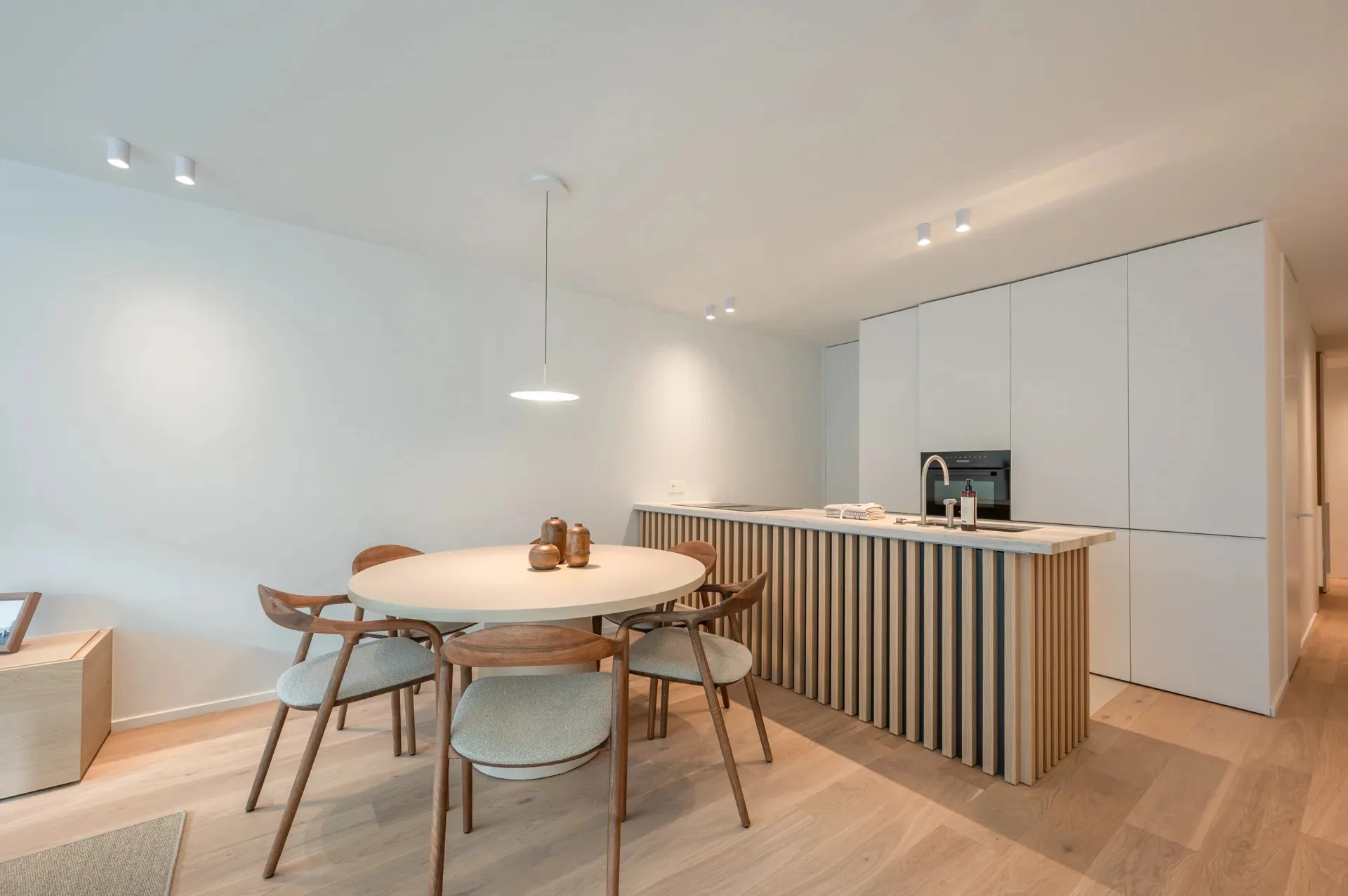 Gerenoveerd 3-slaapkamerappartement, ideaal gelegen aan de Kustlaan.