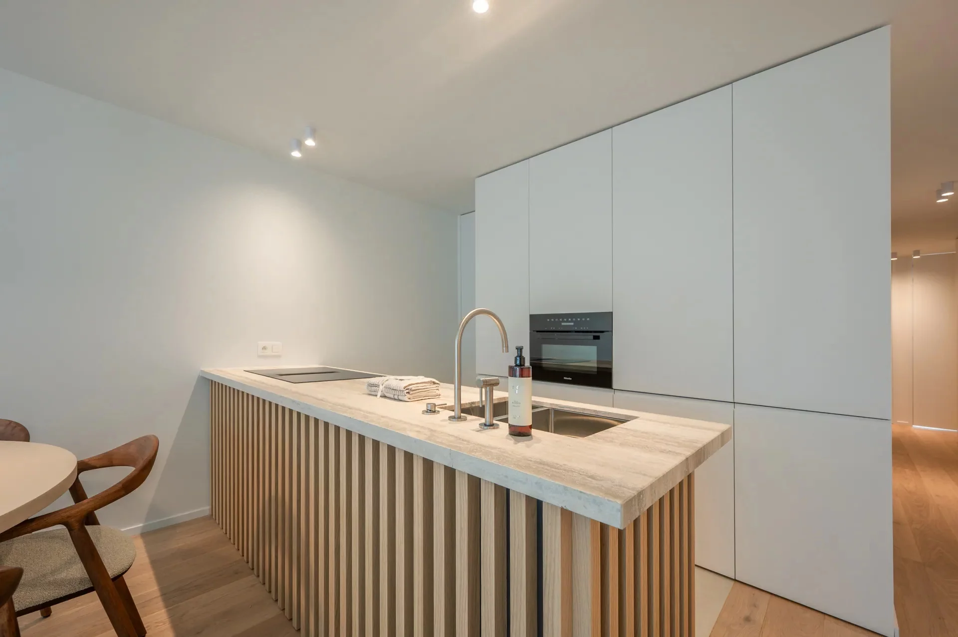 Gerenoveerd 3-slaapkamerappartement, ideaal gelegen aan de Kustlaan.