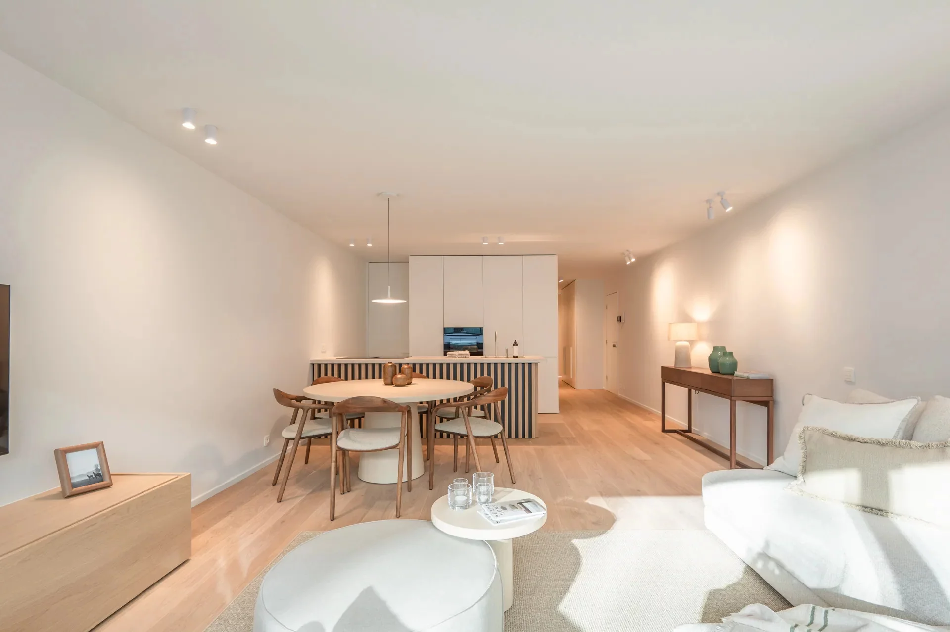 Gerenoveerd 3-slaapkamerappartement, ideaal gelegen aan de Kustlaan.