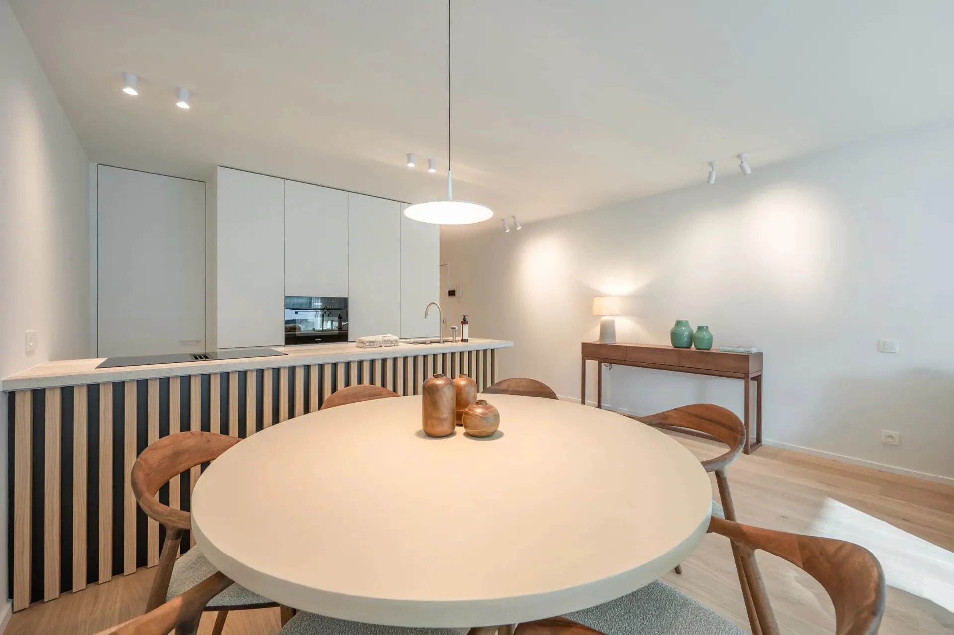 Gerenoveerd 3-slaapkamerappartement, ideaal gelegen aan de Kustlaan.