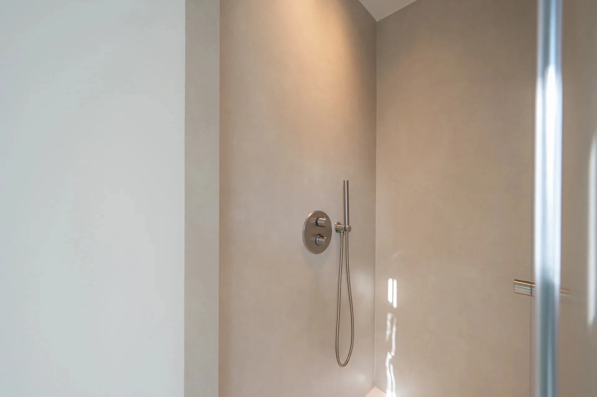 Gerenoveerd 3-slaapkamerappartement, ideaal gelegen aan de Kustlaan.