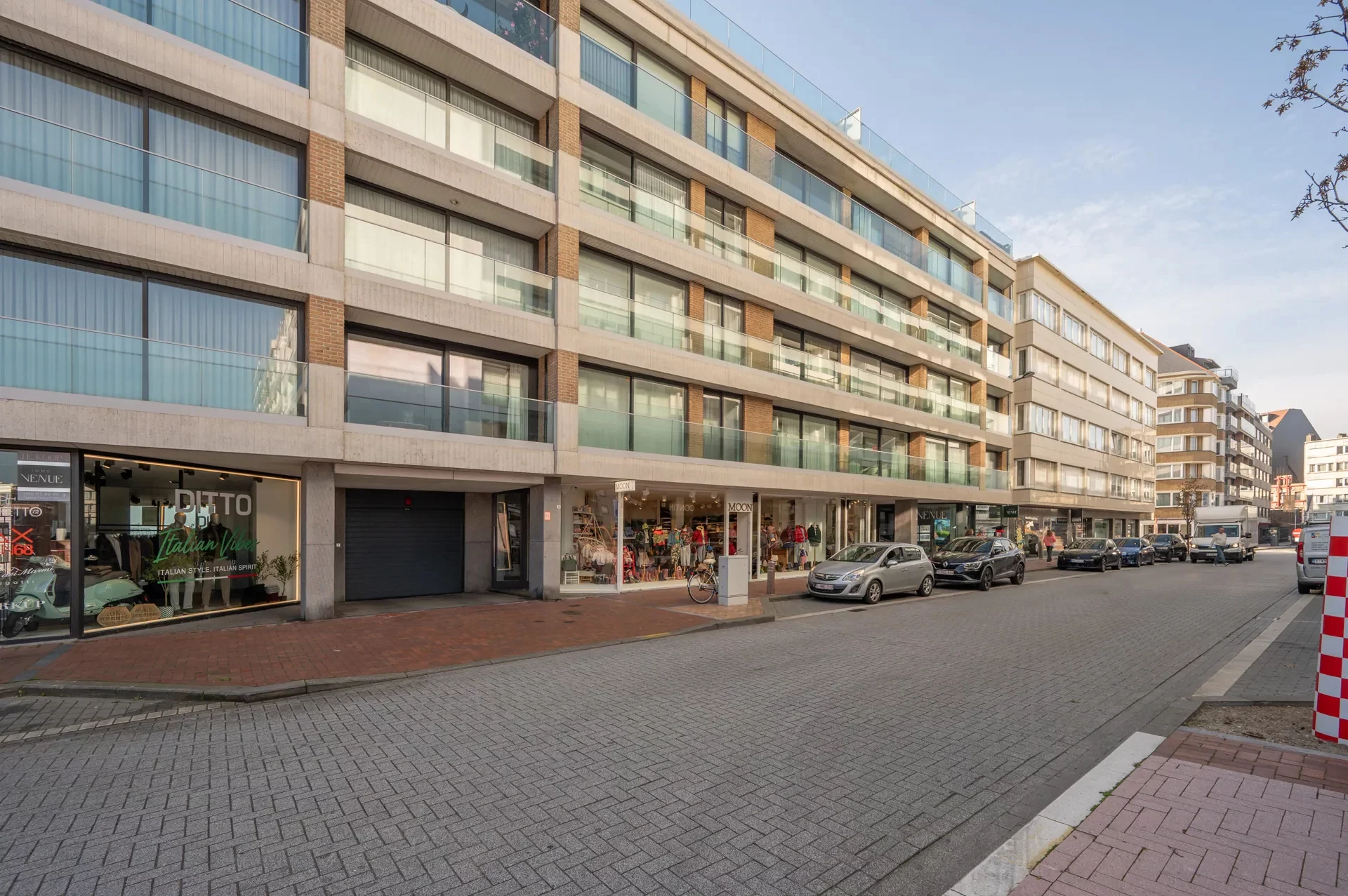 Gerenoveerd 3-slaapkamerappartement, ideaal gelegen aan de Kustlaan.