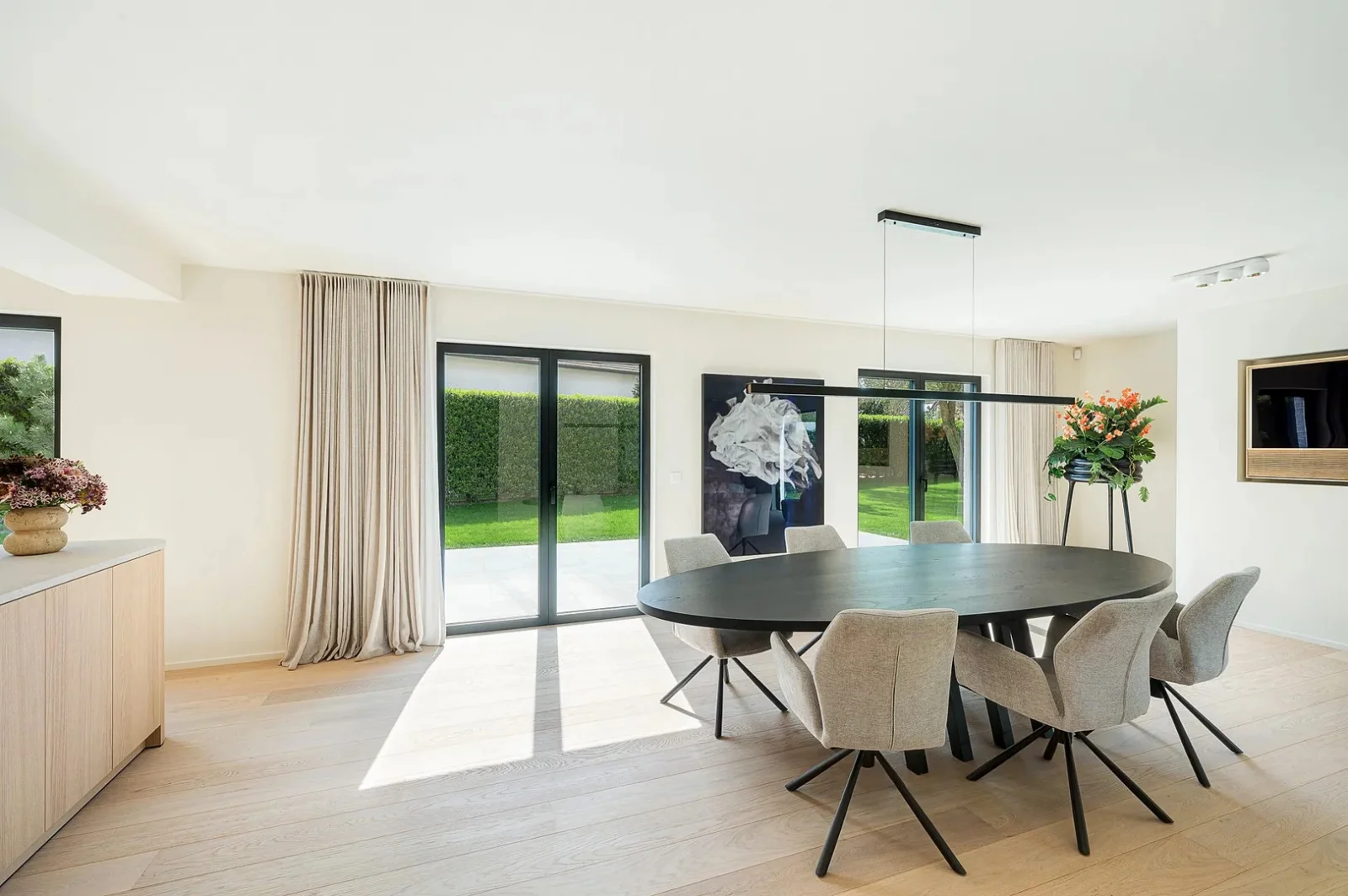 Gerenoveerde villa met 4slaapkamers en grote tuin in Knokke.