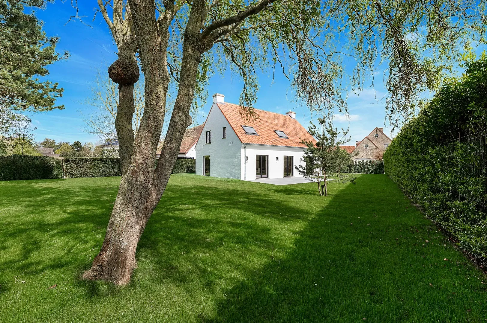 Gerenoveerde villa met 4slaapkamers en grote tuin in Knokke.
