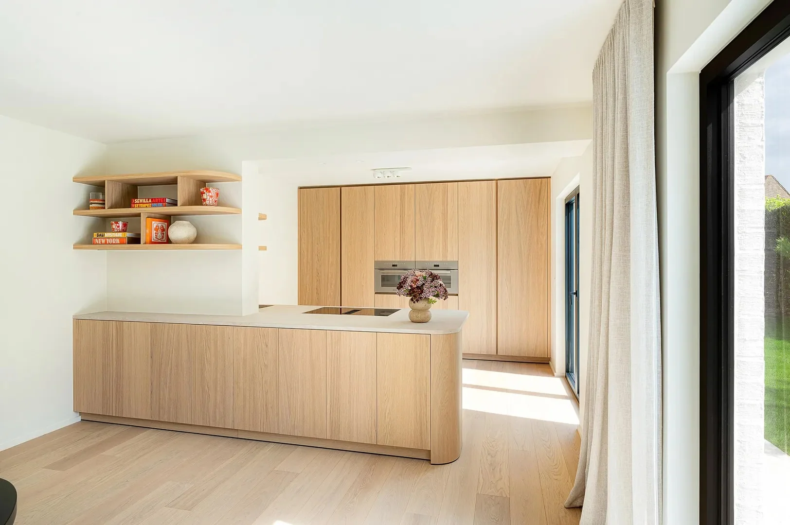 Gerenoveerde villa met 4slaapkamers en grote tuin in Knokke.