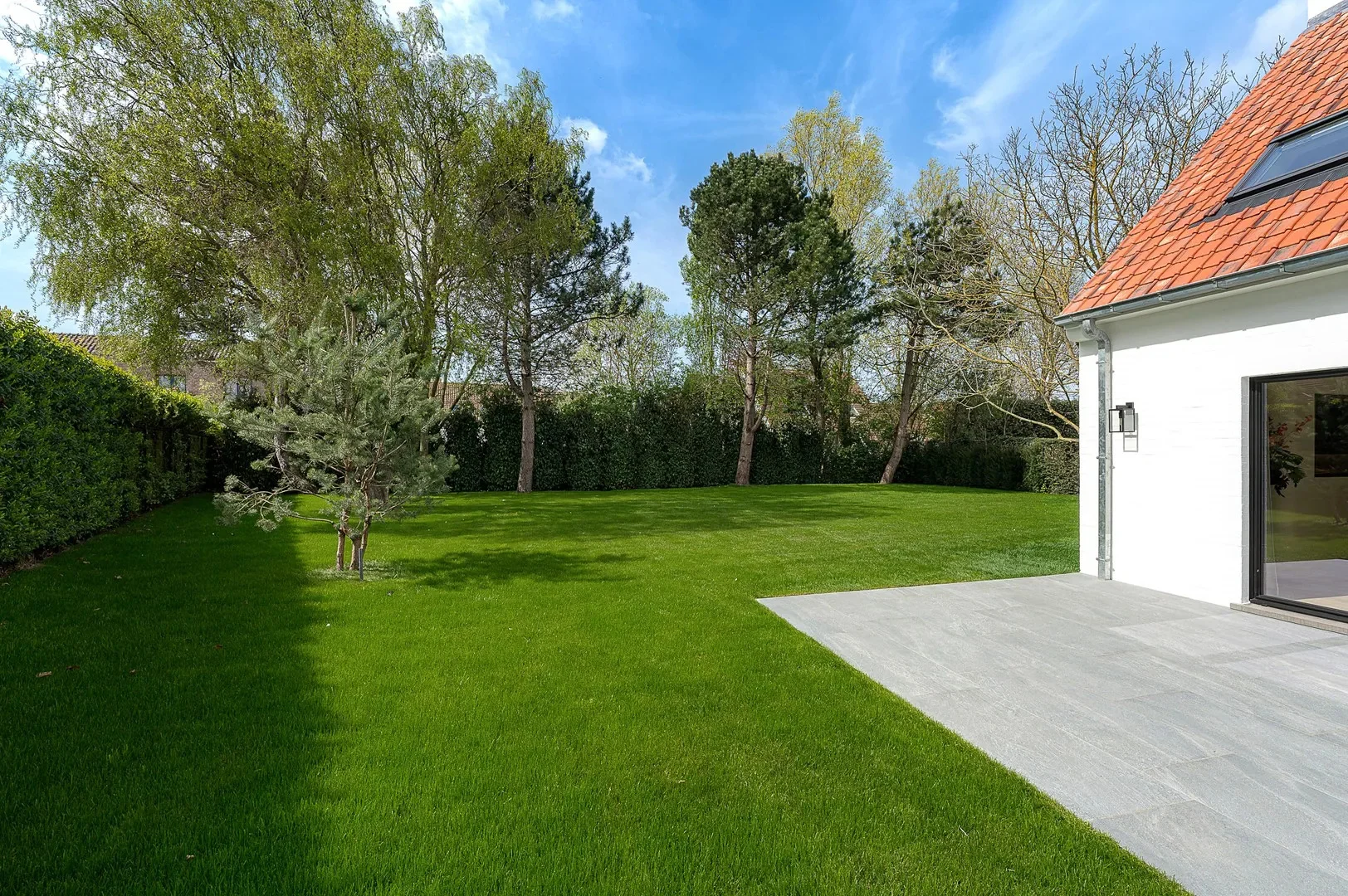 Gerenoveerde villa met 4slaapkamers en grote tuin in Knokke.
