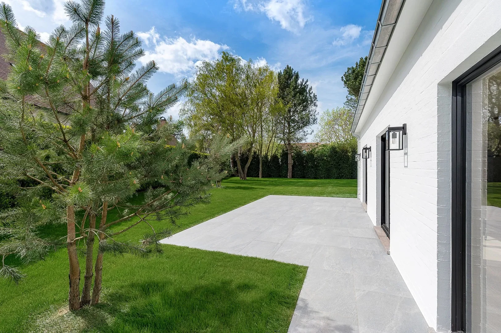 Gerenoveerde villa met 4slaapkamers en grote tuin in Knokke.