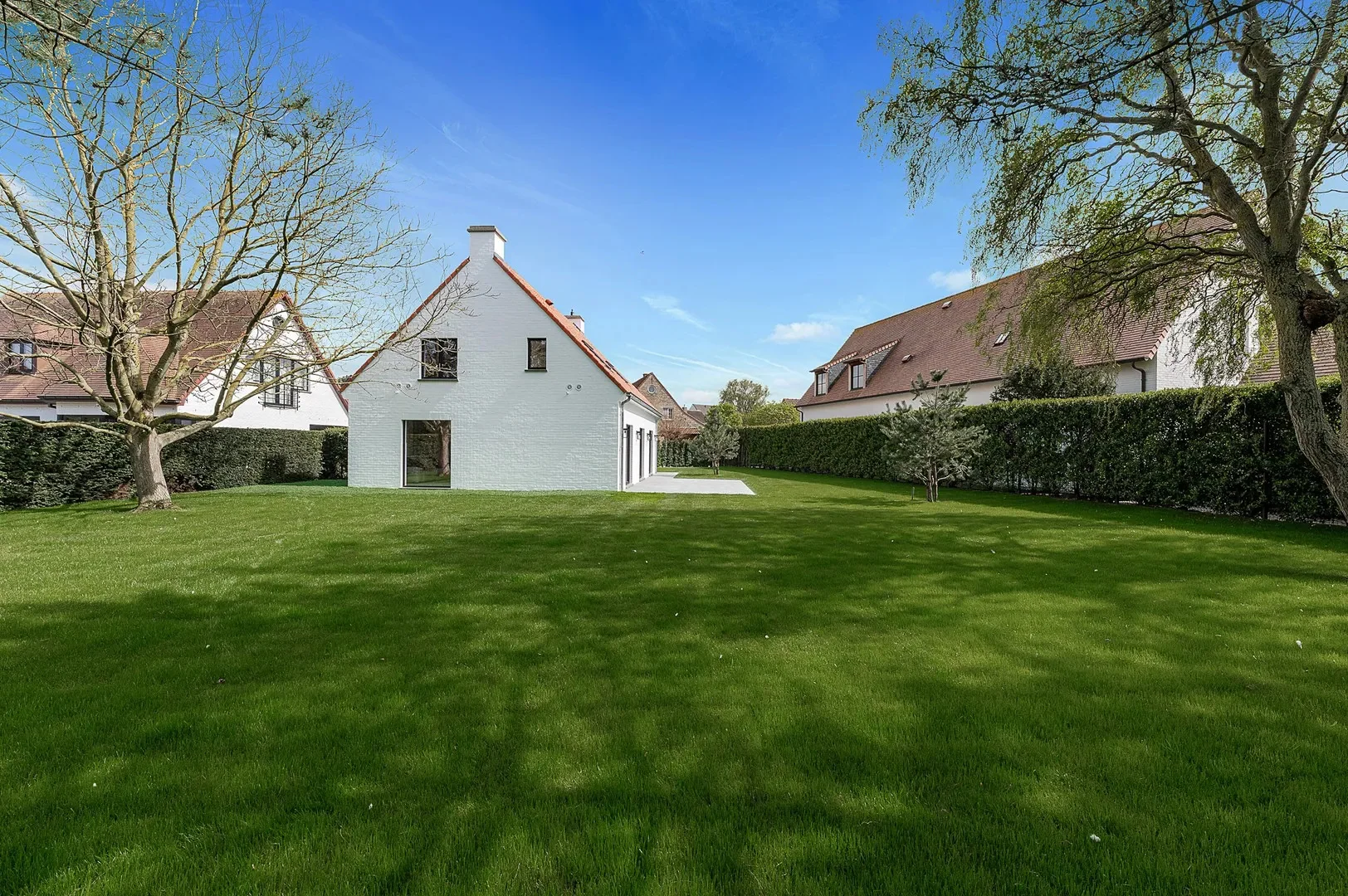 Gerenoveerde villa met 4slaapkamers en grote tuin in Knokke.