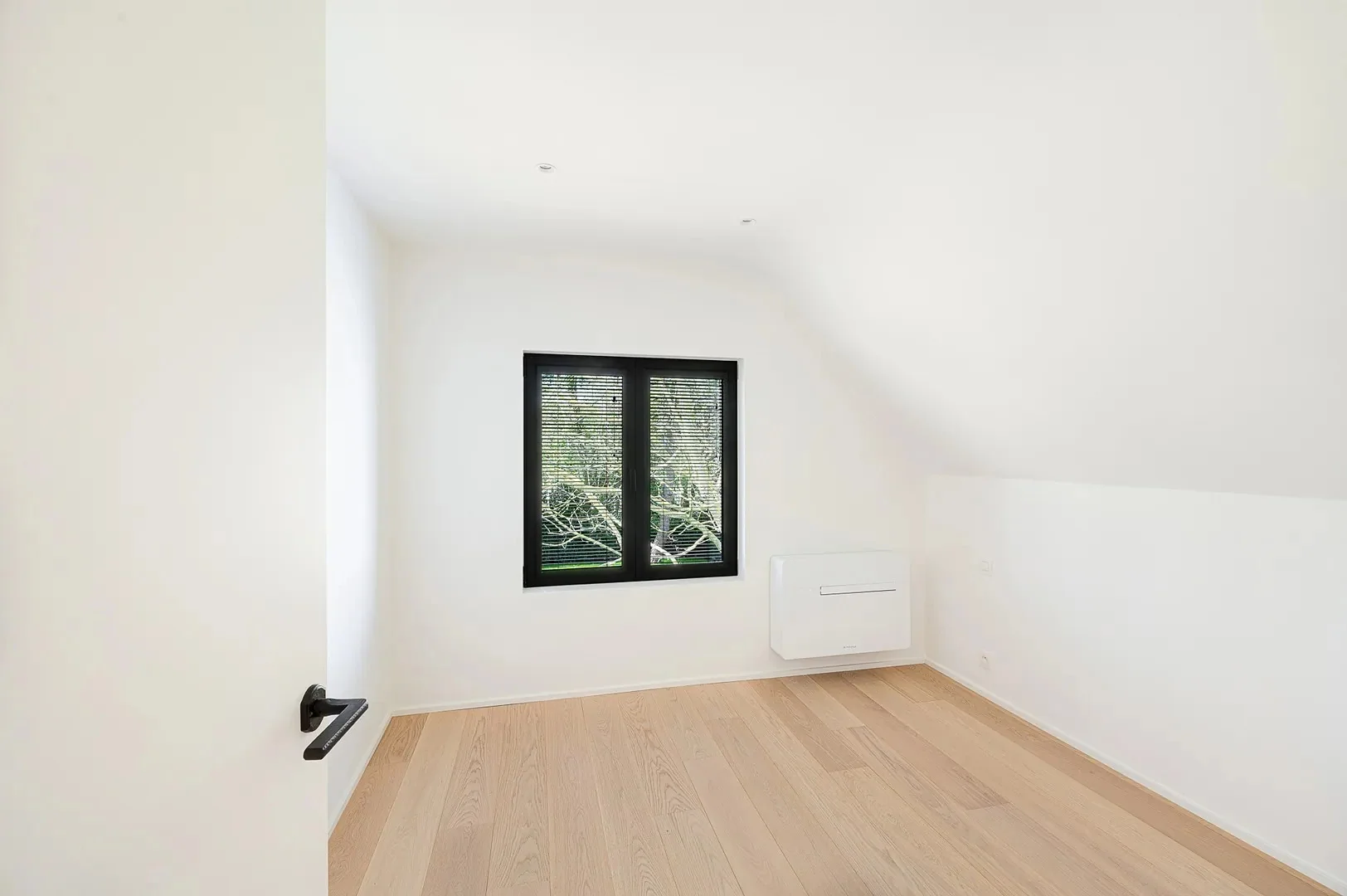 Gerenoveerde villa met 4slaapkamers en grote tuin in Knokke.