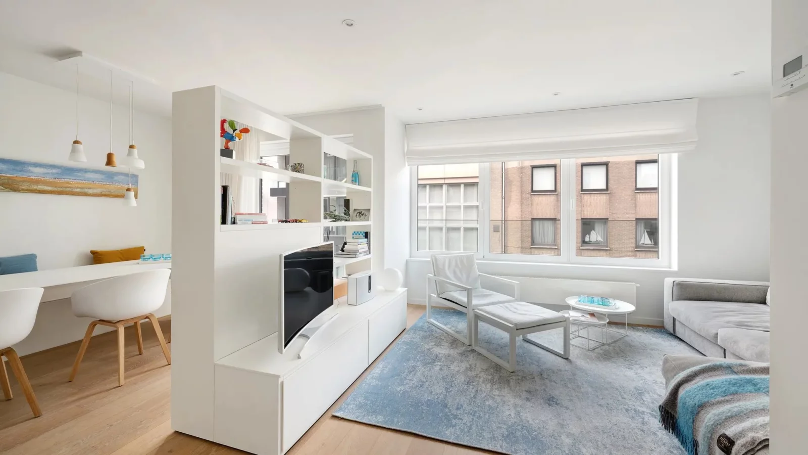 Modern 1-bedroom apartment with a balcony in a prime location