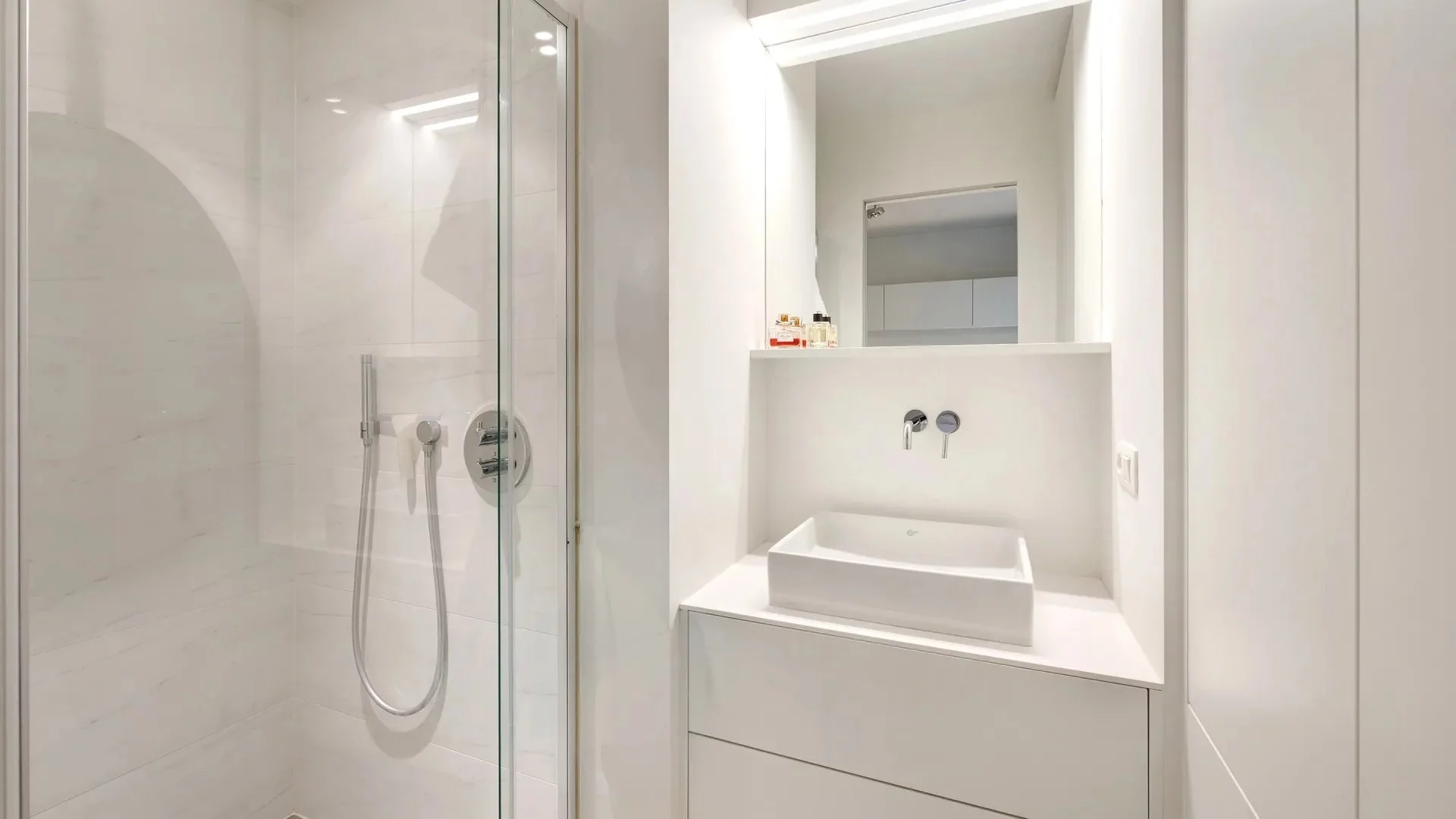 Modern 1-slaapkamerappartement met balkon op toplocatie