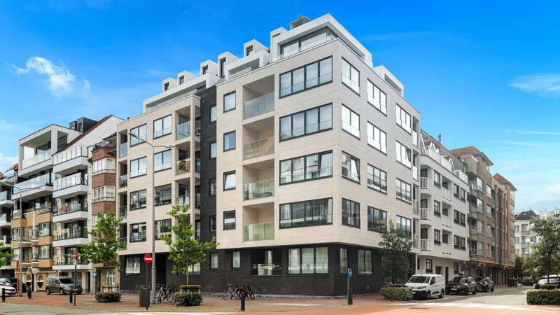 Modern 1-slaapkamerappartement met balkon op toplocatie