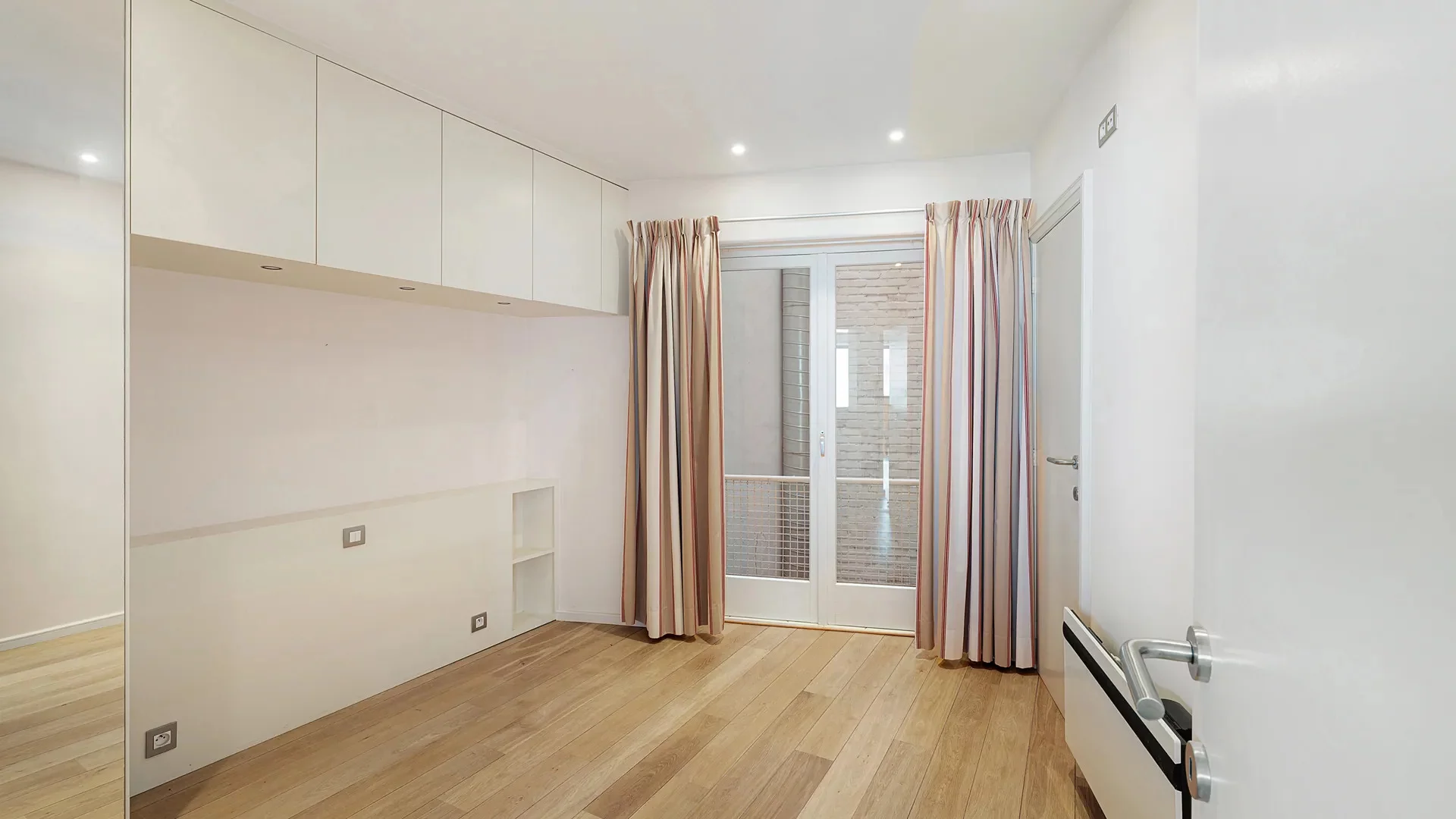 Ongemeubeld appartement met zeezicht nabij Rubensplein