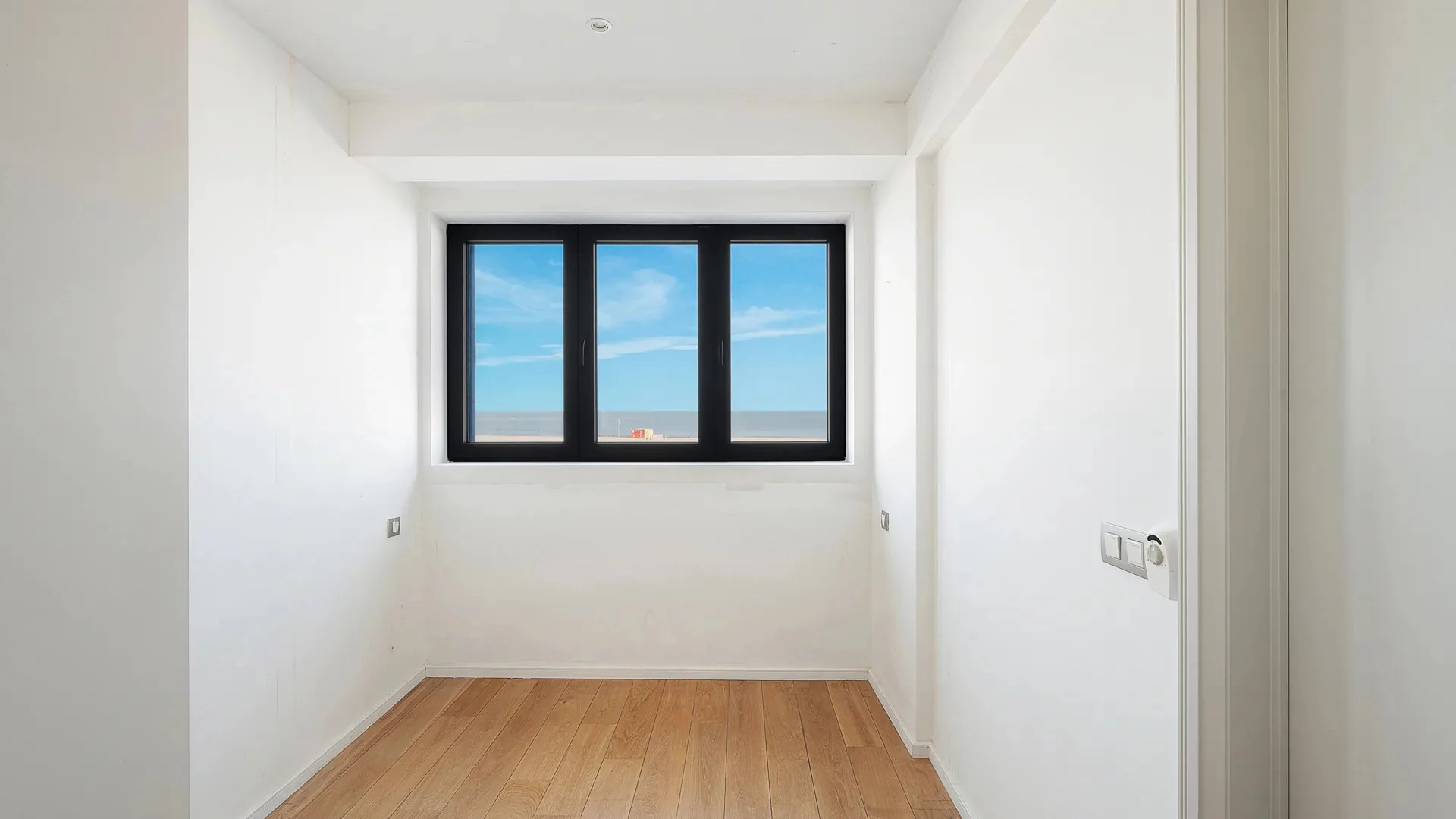 Ongemeubeld appartement met zeezicht nabij Rubensplein