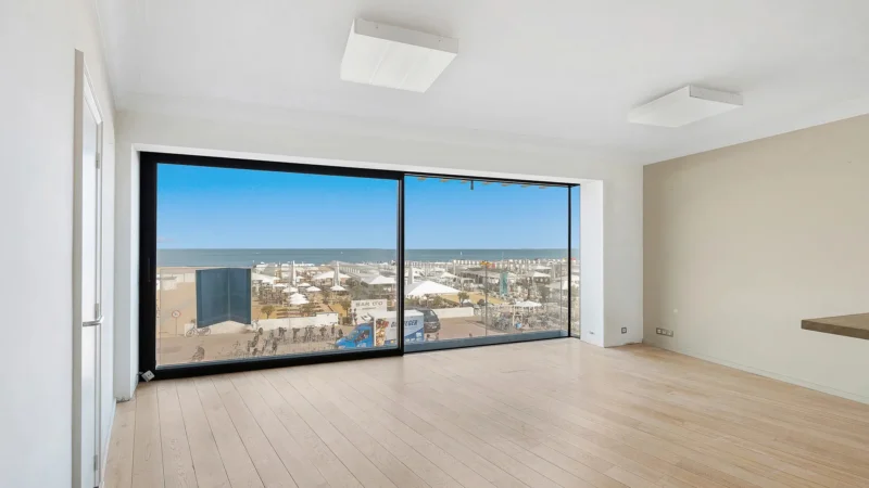 Ongemeubeld appartement met zeezicht nabij Rubensplein