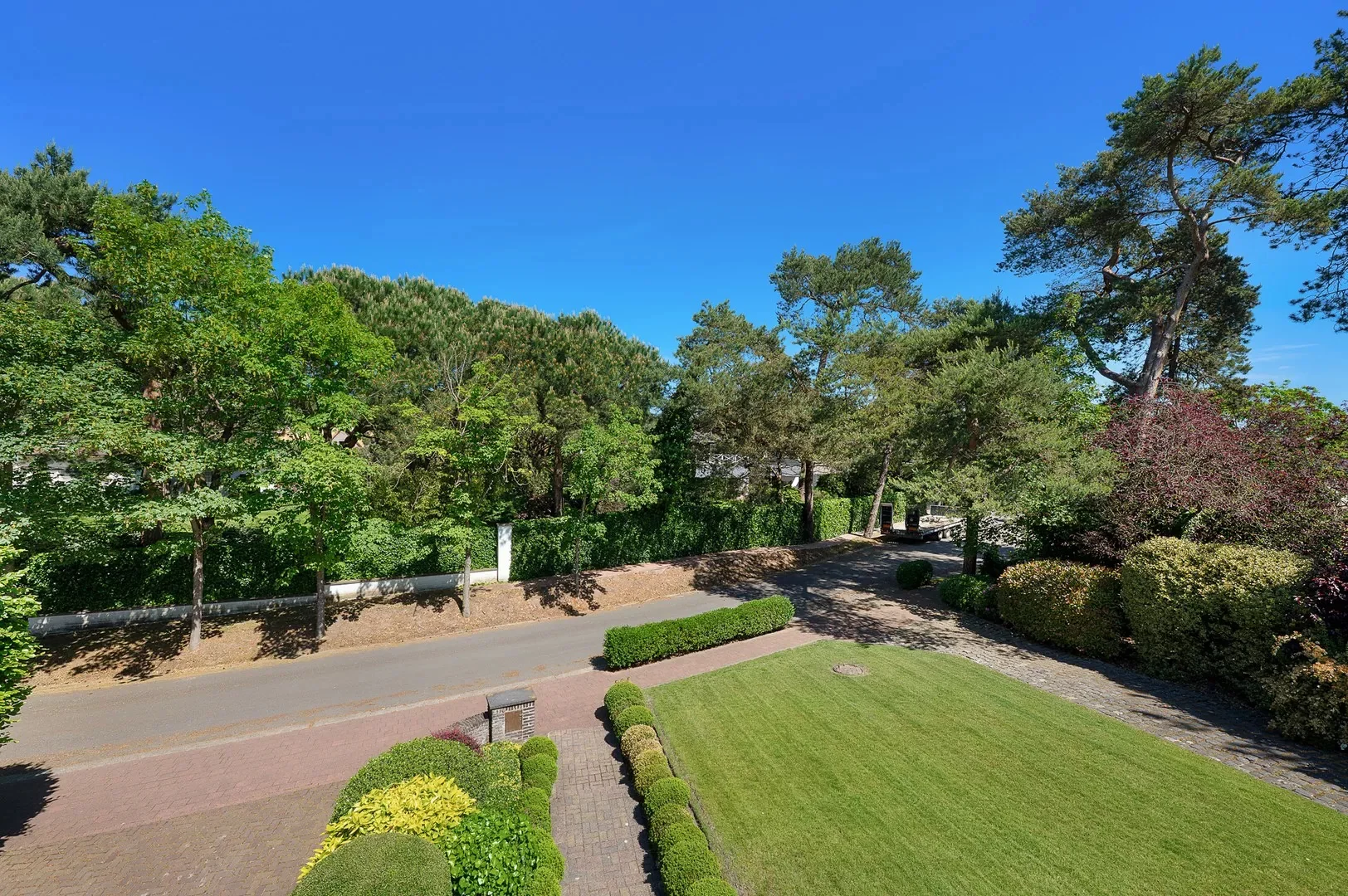 Detached villa on 1,700 sqm in quiet cul-de-sac