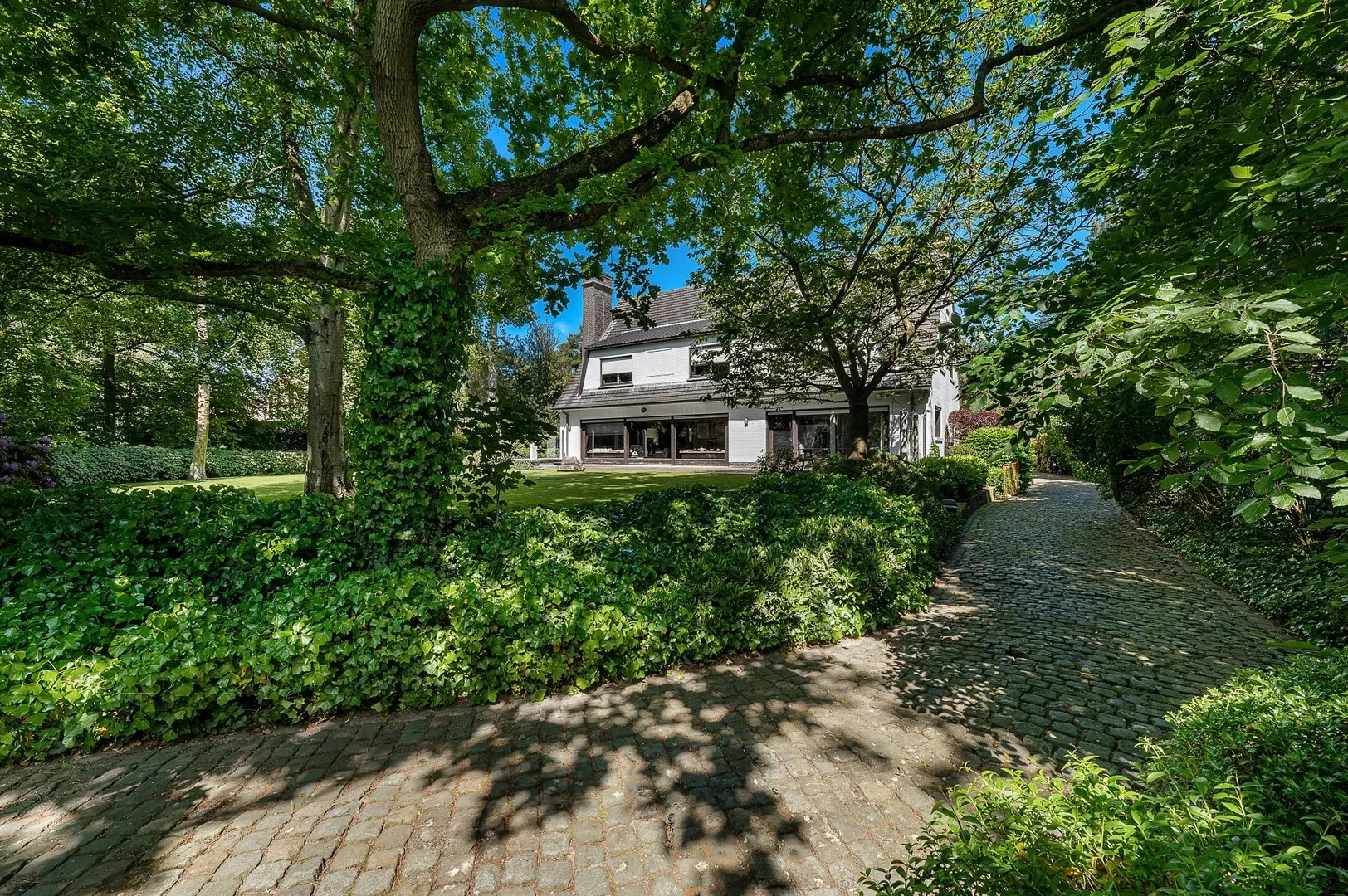 Detached villa on 1,700 sqm in quiet cul-de-sac