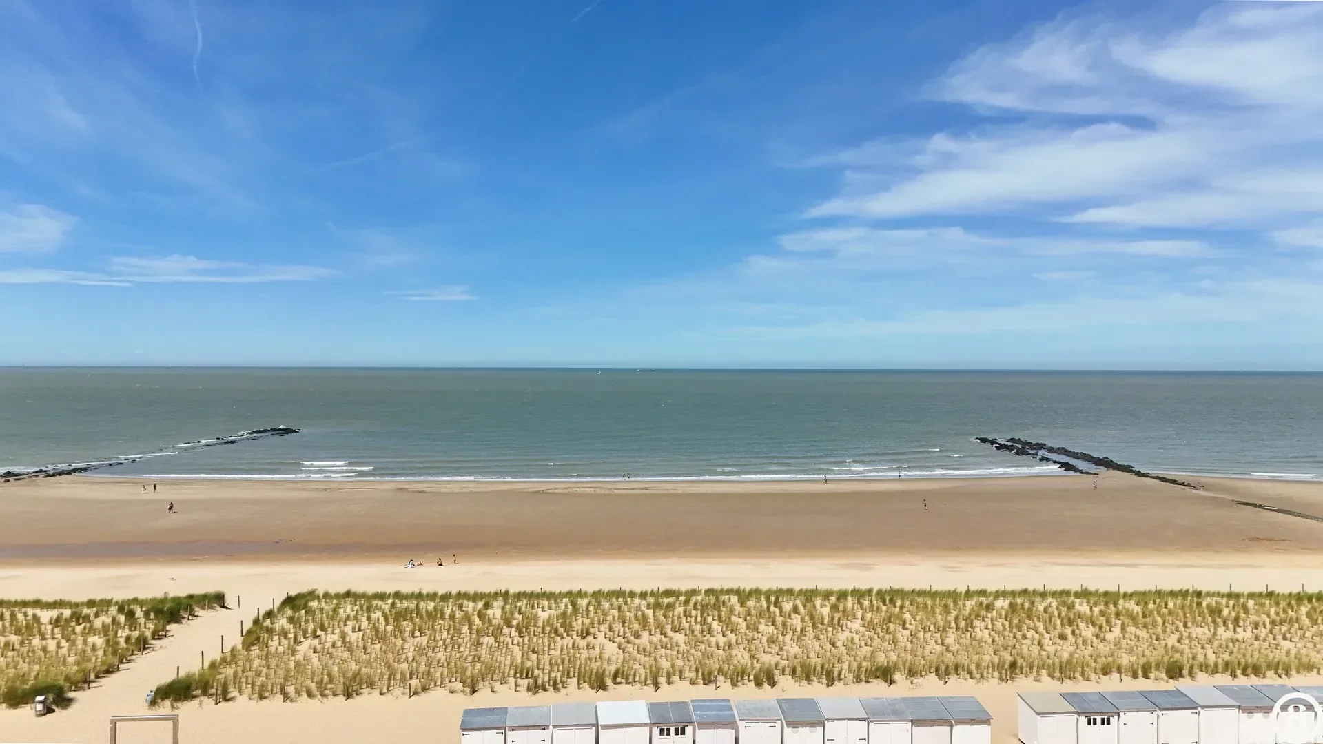 Appartement neuf luxueux avec 3 chambres sur la digue