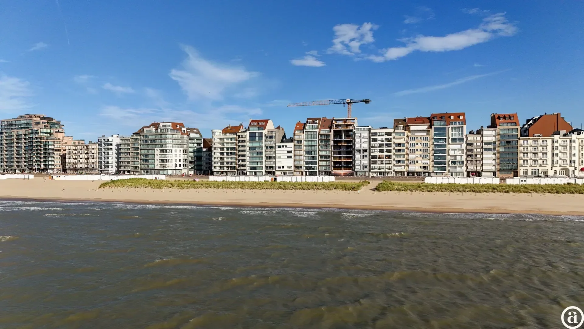 Appartement neuf luxueux avec 3 chambres sur la digue