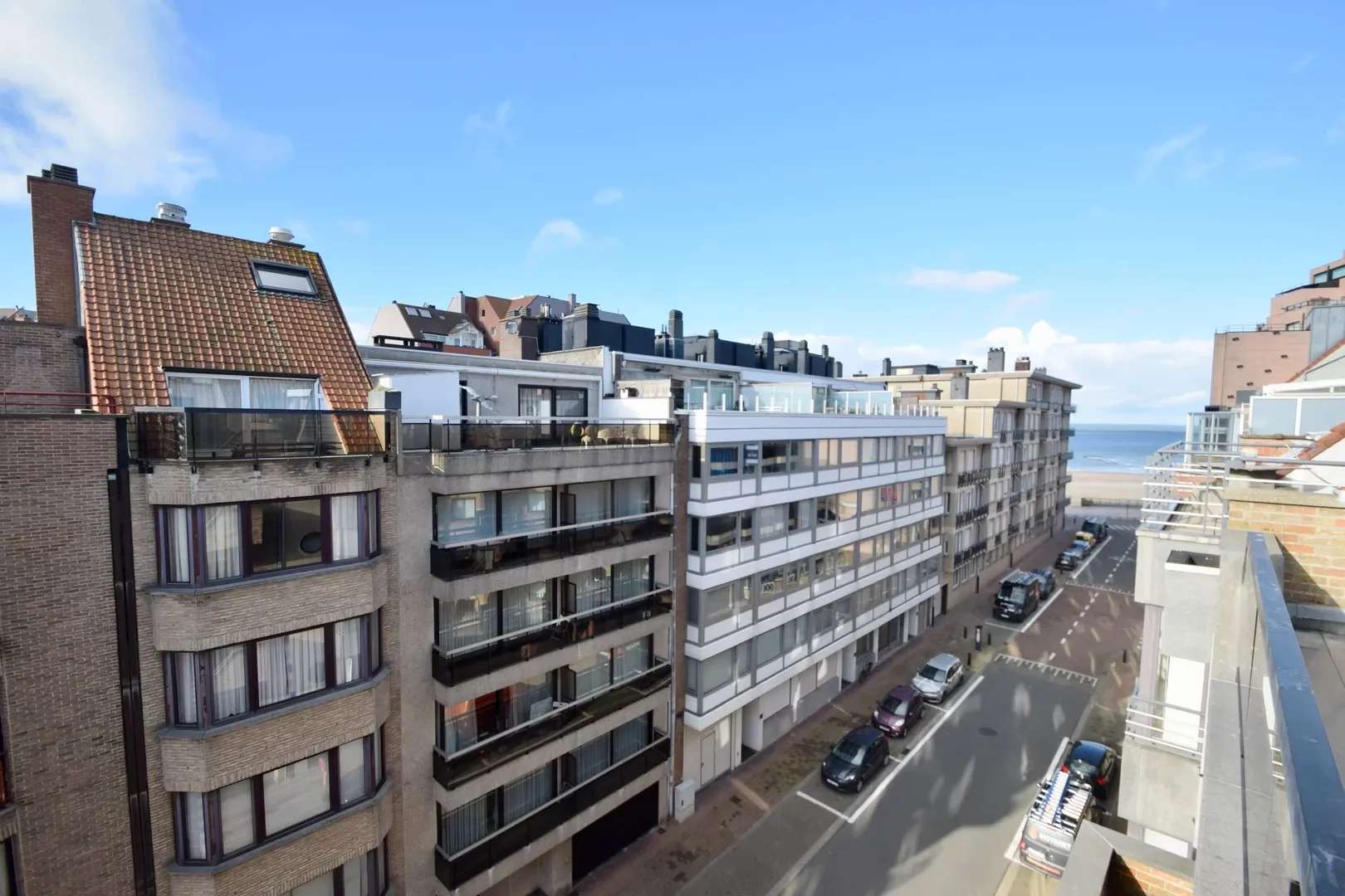 Penthouse-appartement vlakbij de zeedijk met zonneterrassen