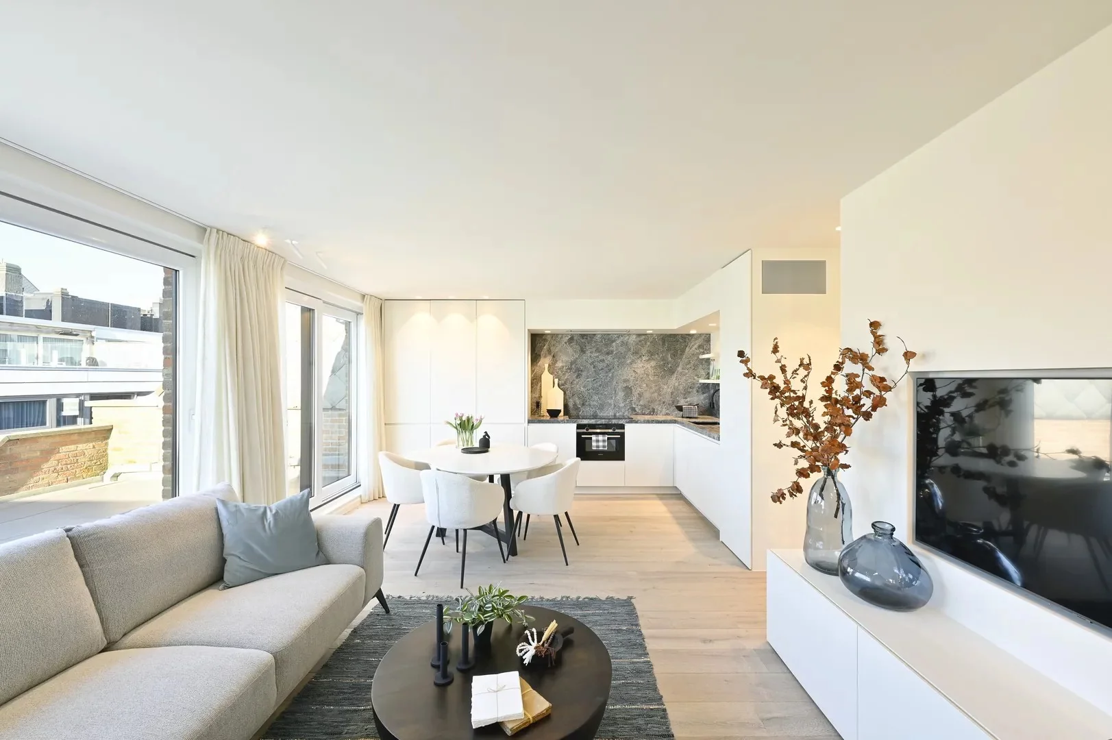 Penthouse-appartement vlakbij de zeedijk met zonneterrassen