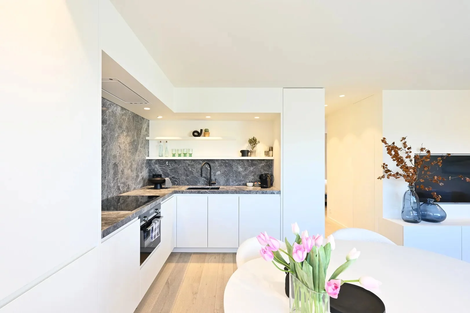 Penthouse-appartement vlakbij de zeedijk met zonneterrassen