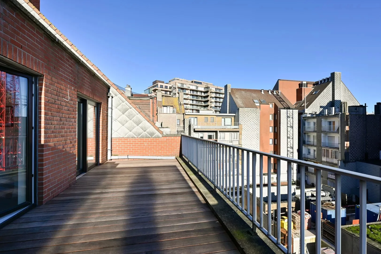 Penthouse-appartement vlakbij de zeedijk met zonneterrassen
