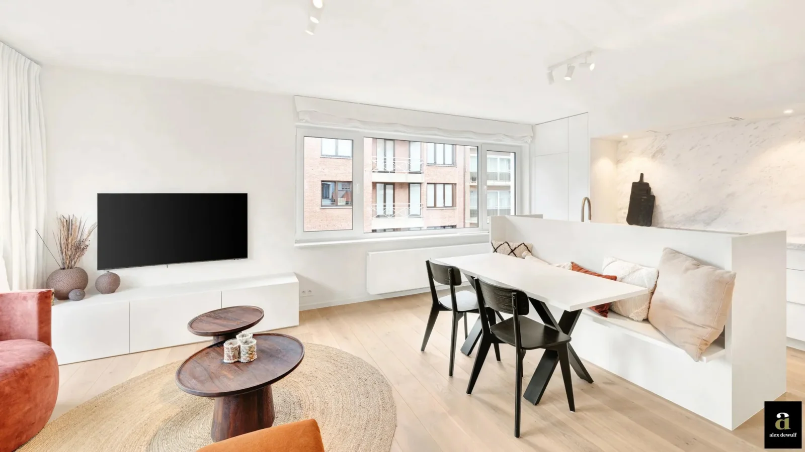 Instapklaar hoekappartement op enkele stappen van het centrum