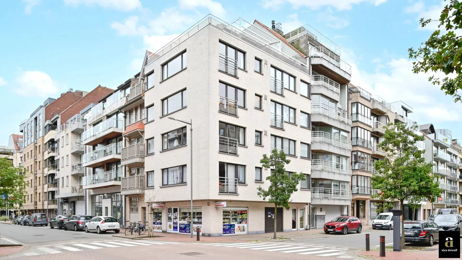 Instapklaar hoekappartement op enkele stappen van het centrum