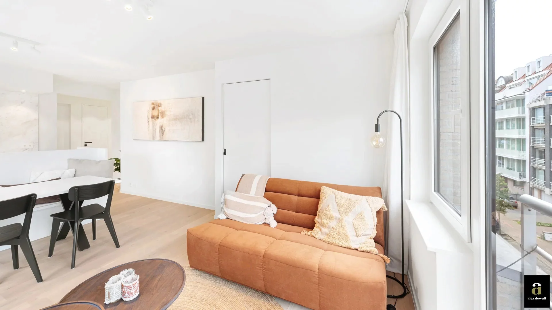 Instapklaar hoekappartement op enkele stappen van het centrum