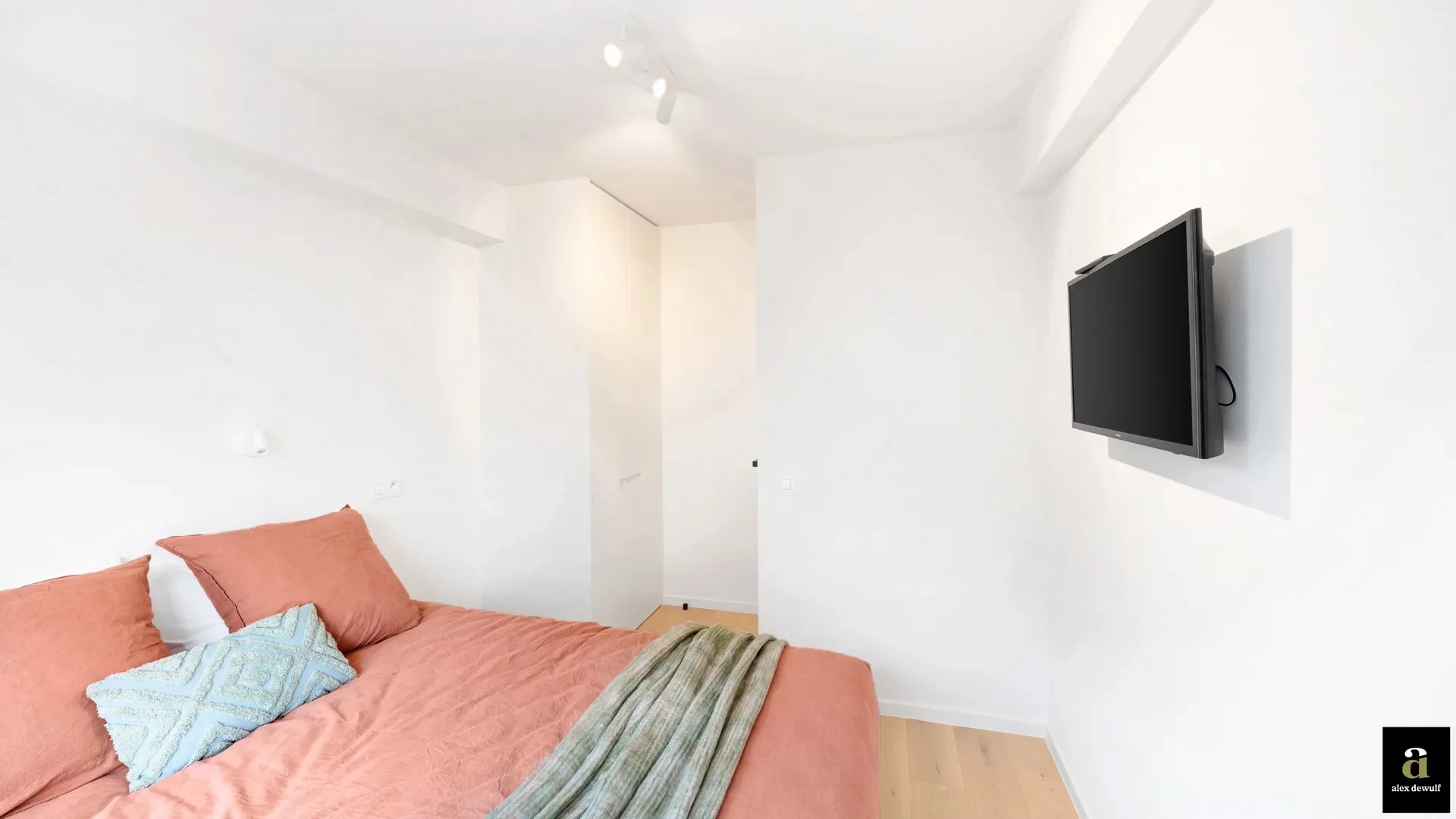 Instapklaar hoekappartement op enkele stappen van het centrum