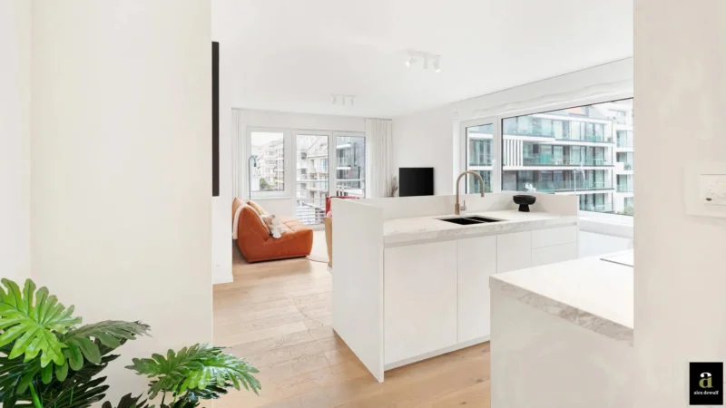 Instapklaar hoekappartement op enkele stappen van het centrum