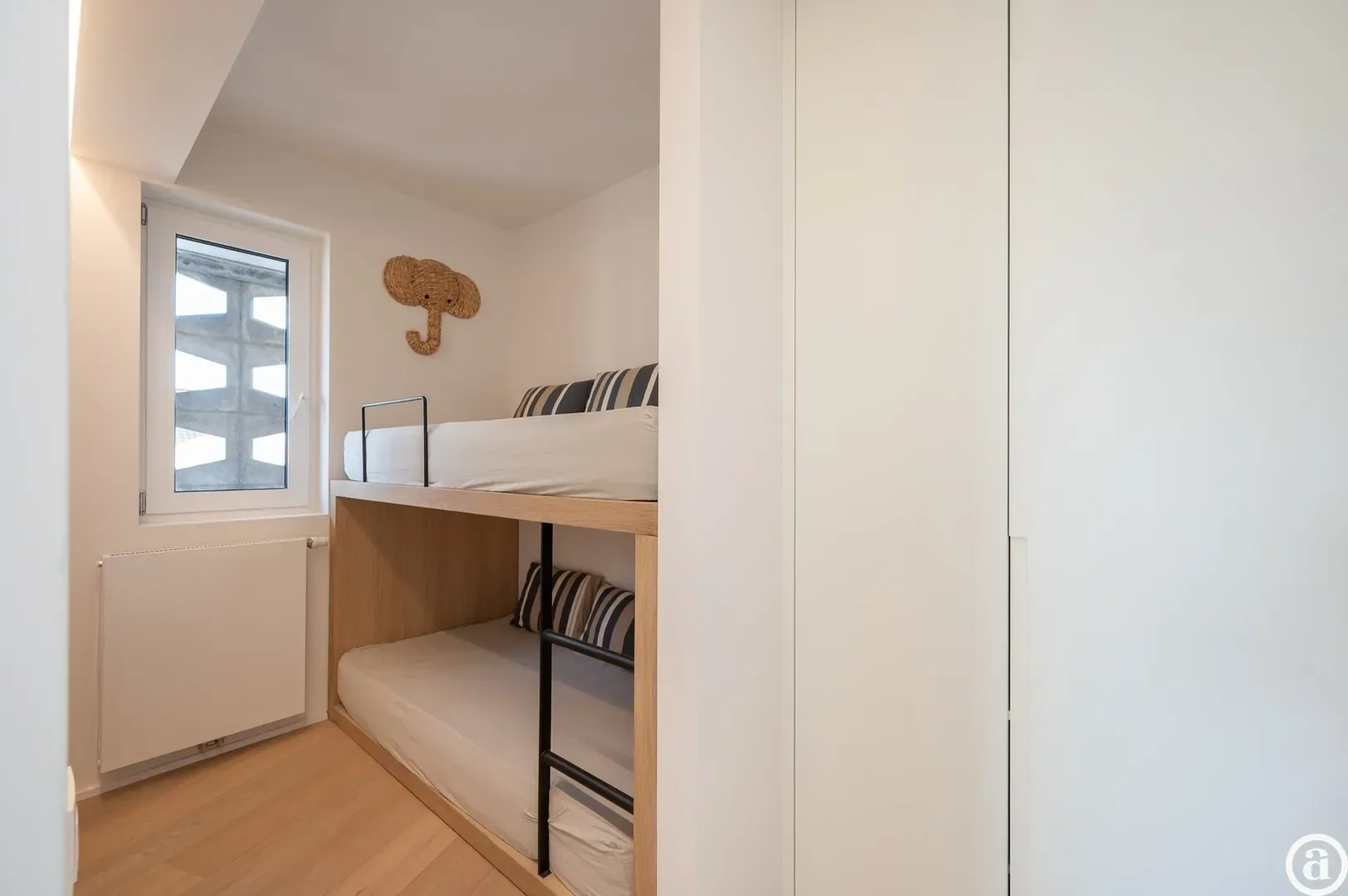 Lichtrijk 3-slaapkamer appartement.