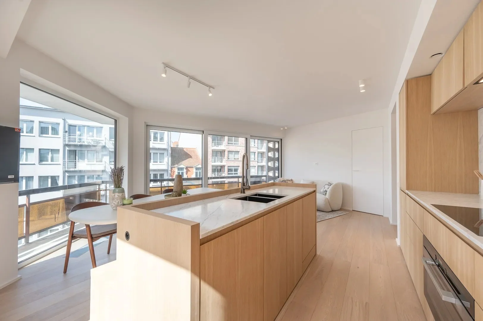 Lichtrijk 3-slaapkamer appartement [Zoutelaan - Lippenslaan]