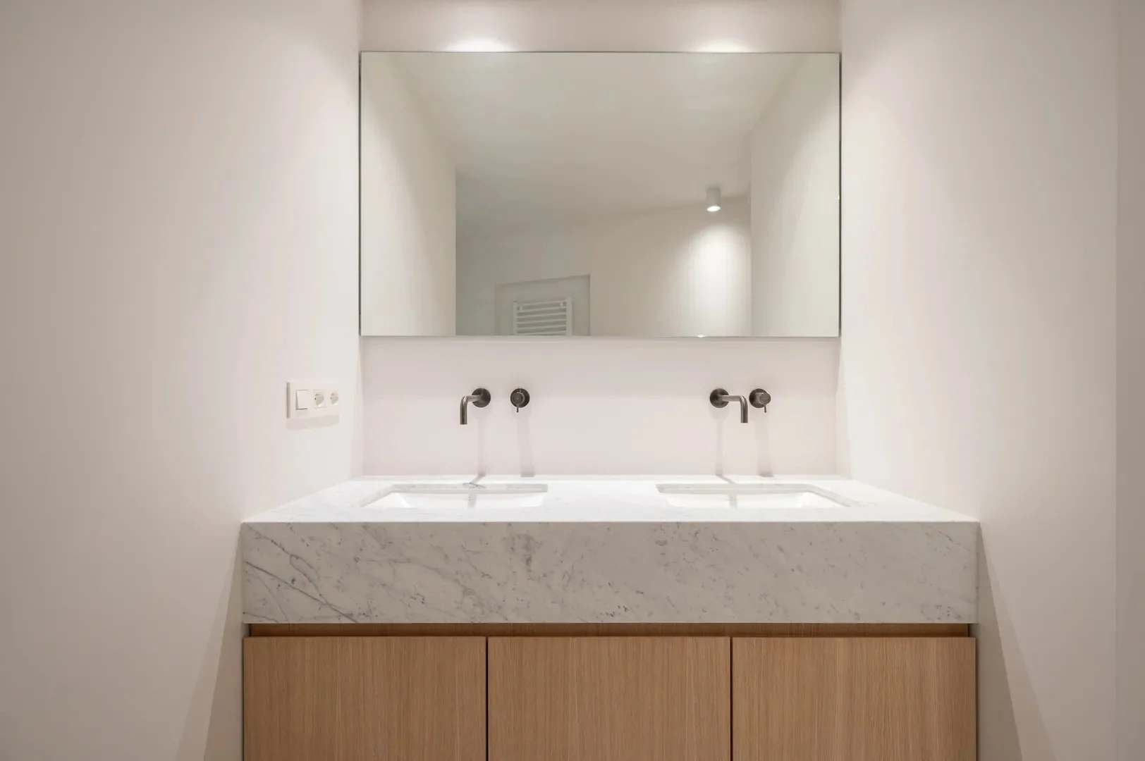 Lichtrijk 3-slaapkamer appartement [Zoutelaan - Lippenslaan]