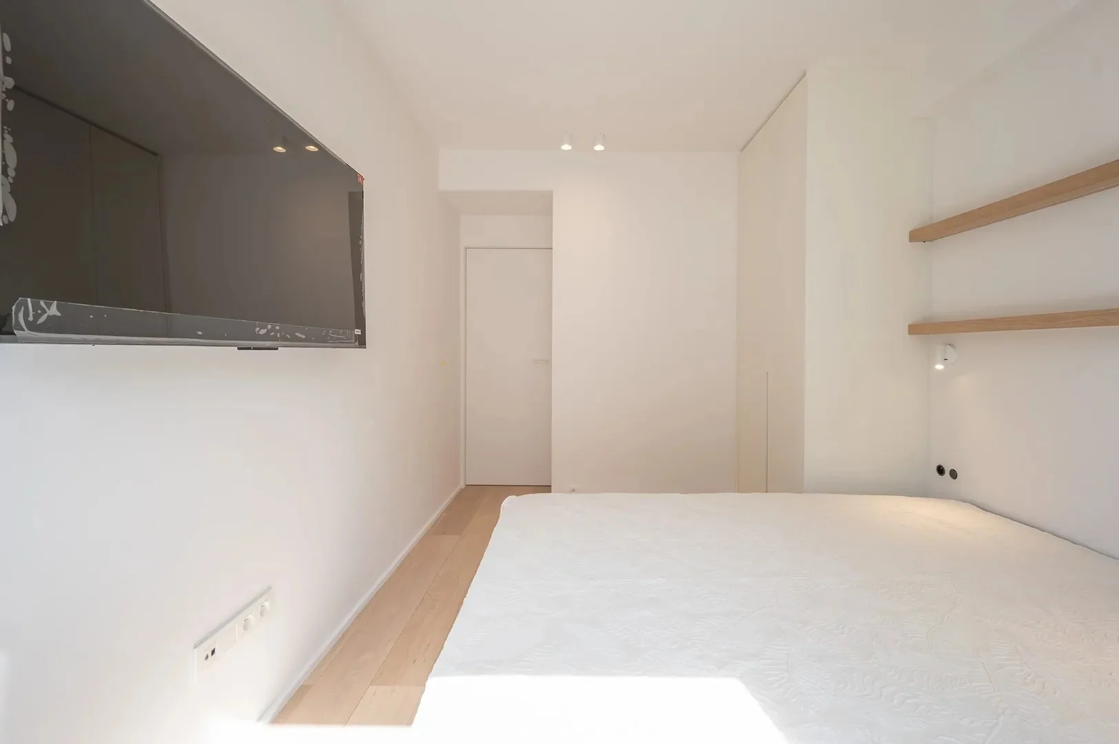 Lichtrijk 3-slaapkamer appartement [Zoutelaan - Lippenslaan]