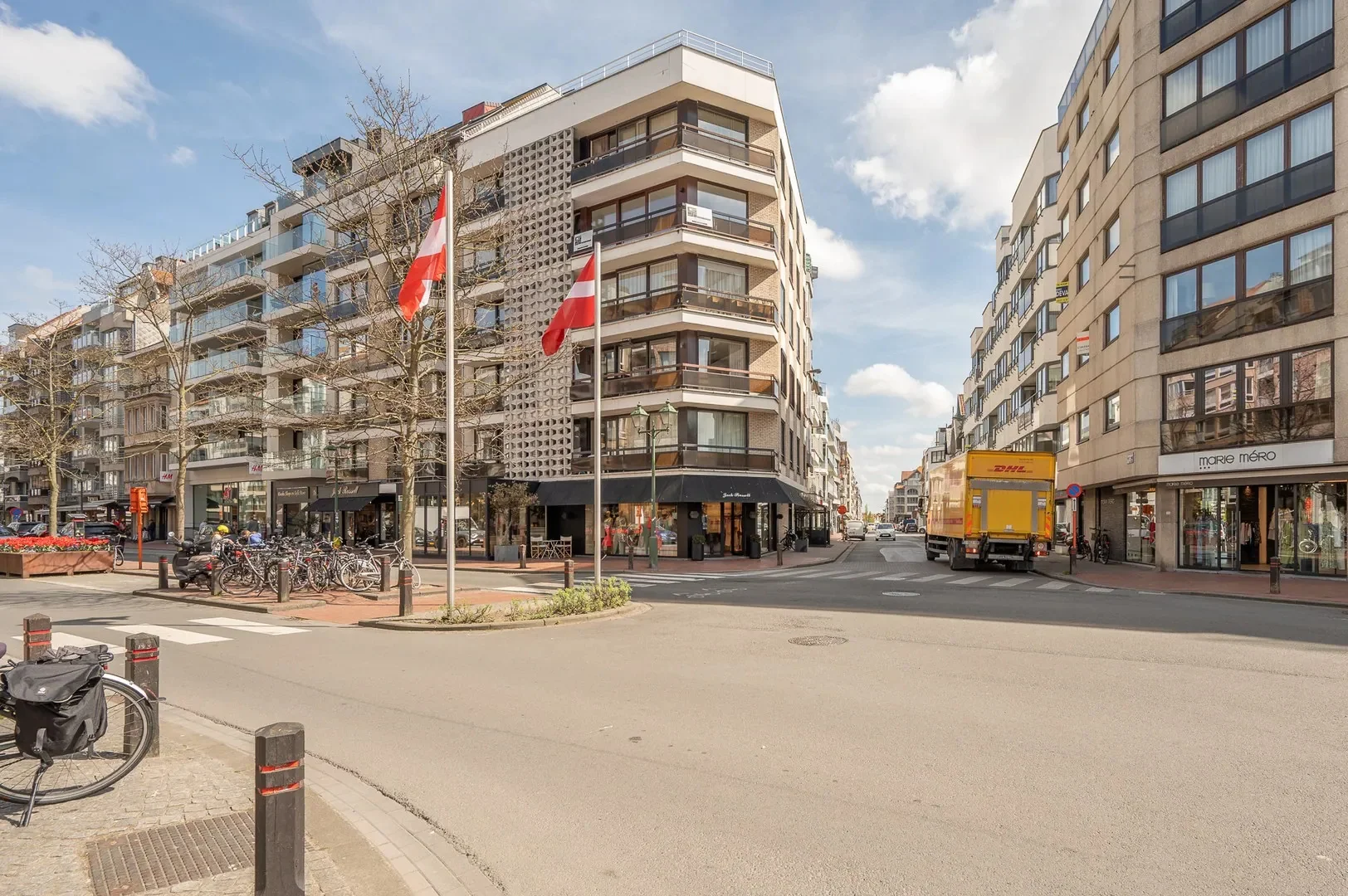 Lichtrijk 3-slaapkamer appartement [Zoutelaan - Lippenslaan]