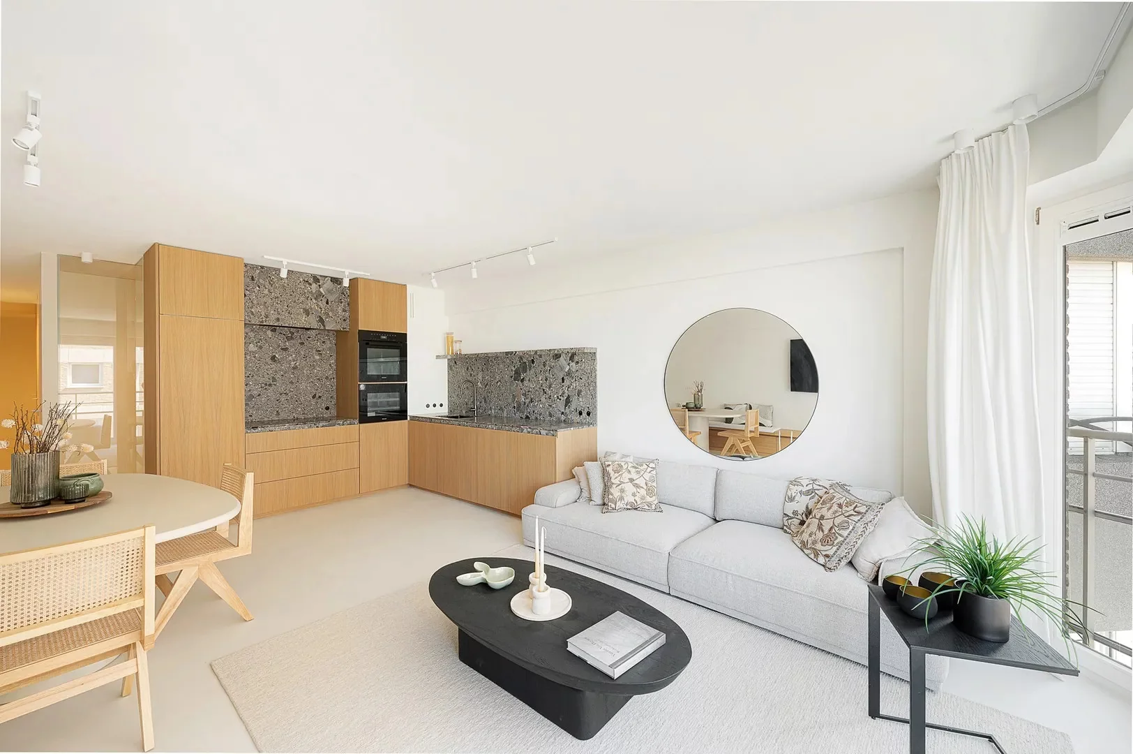 Magnifique appartement rénové et ensoleillé avec vue  mer [av. Royal - Knokke].