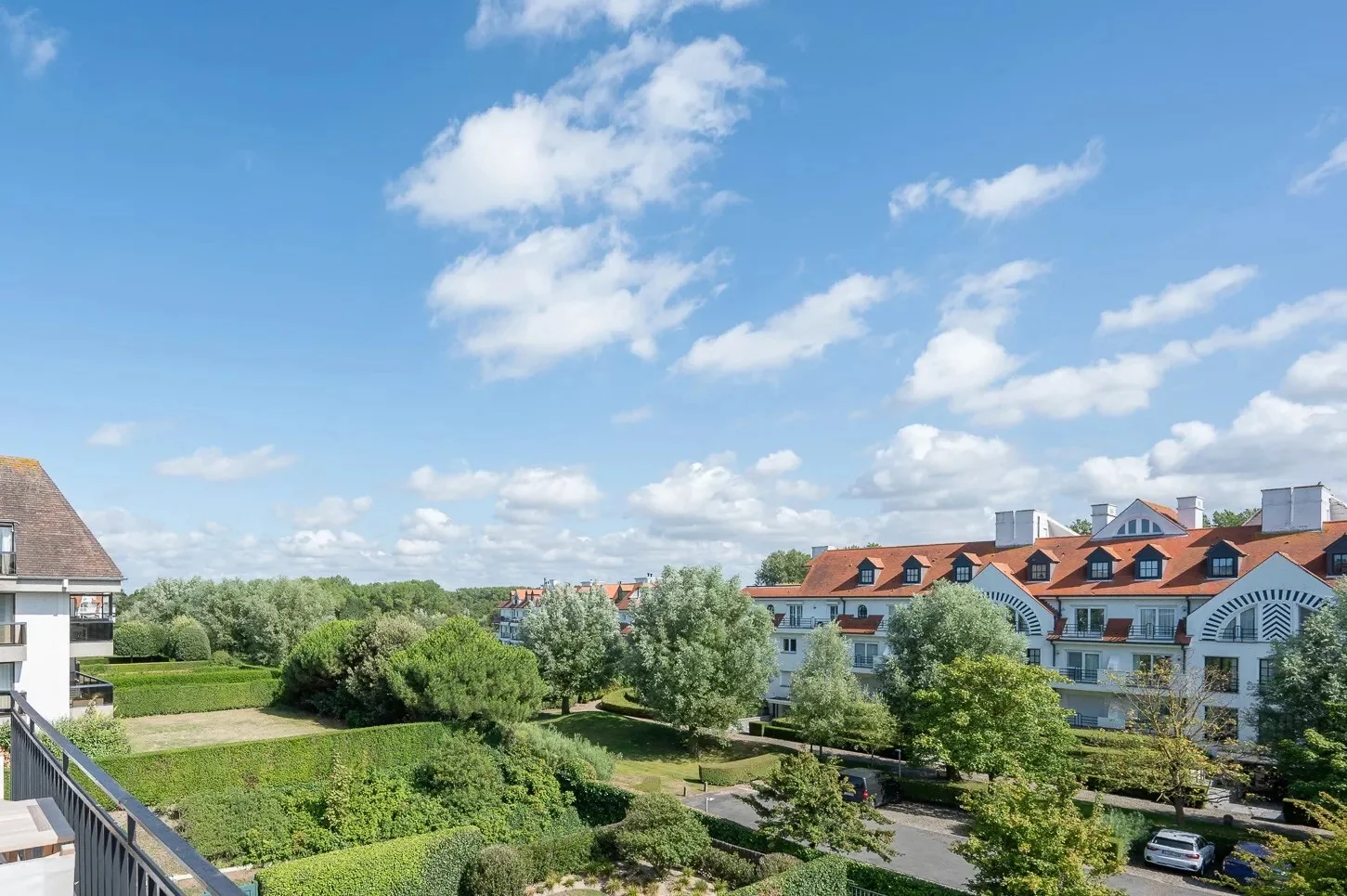 130 m² corner apartment in a villa residence in Zoute