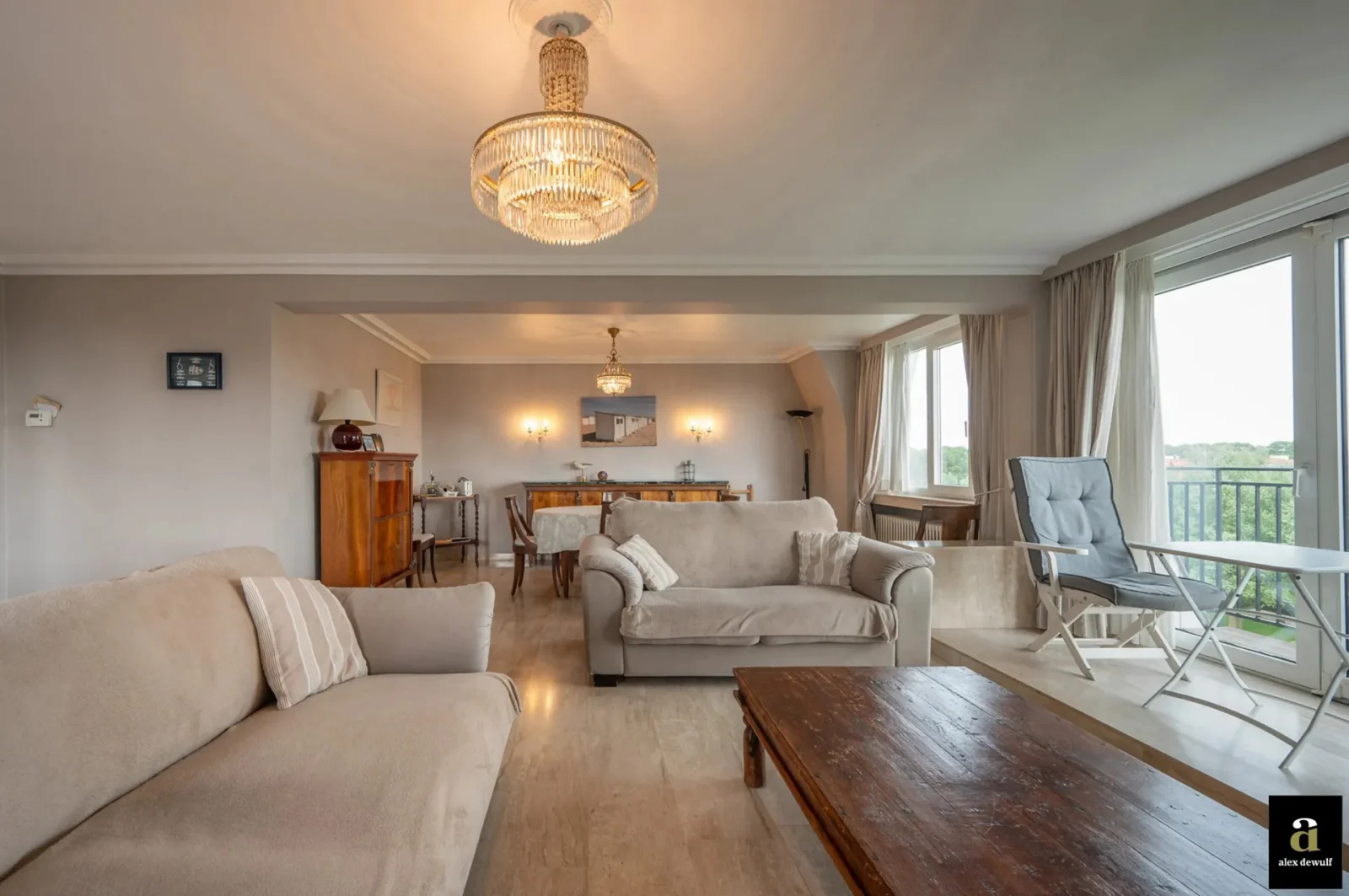 Hoekappartement van 130 m² gelegen in een villa residentie te Zoute