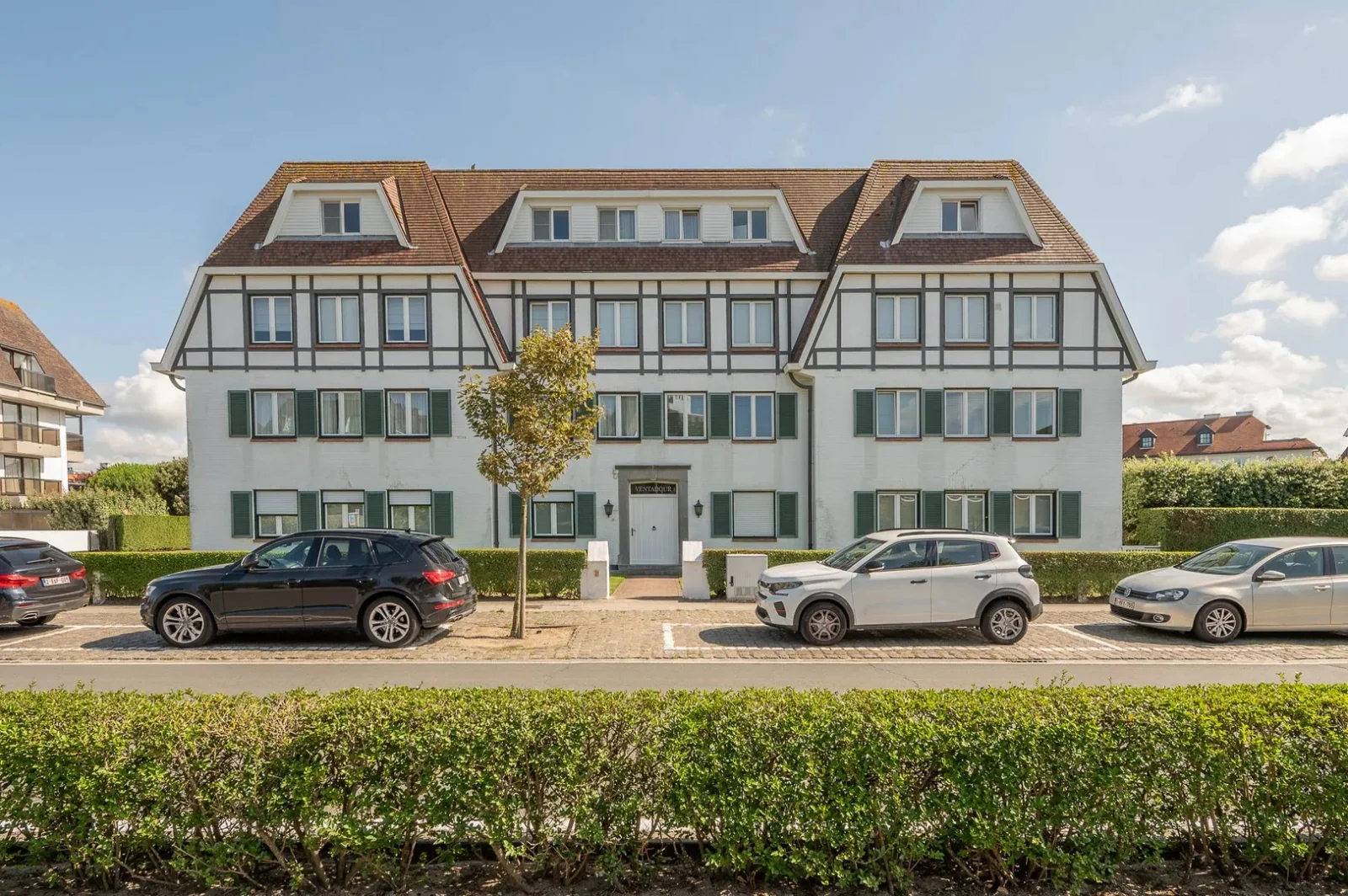 130 m² corner apartment in a villa residence in Zoute